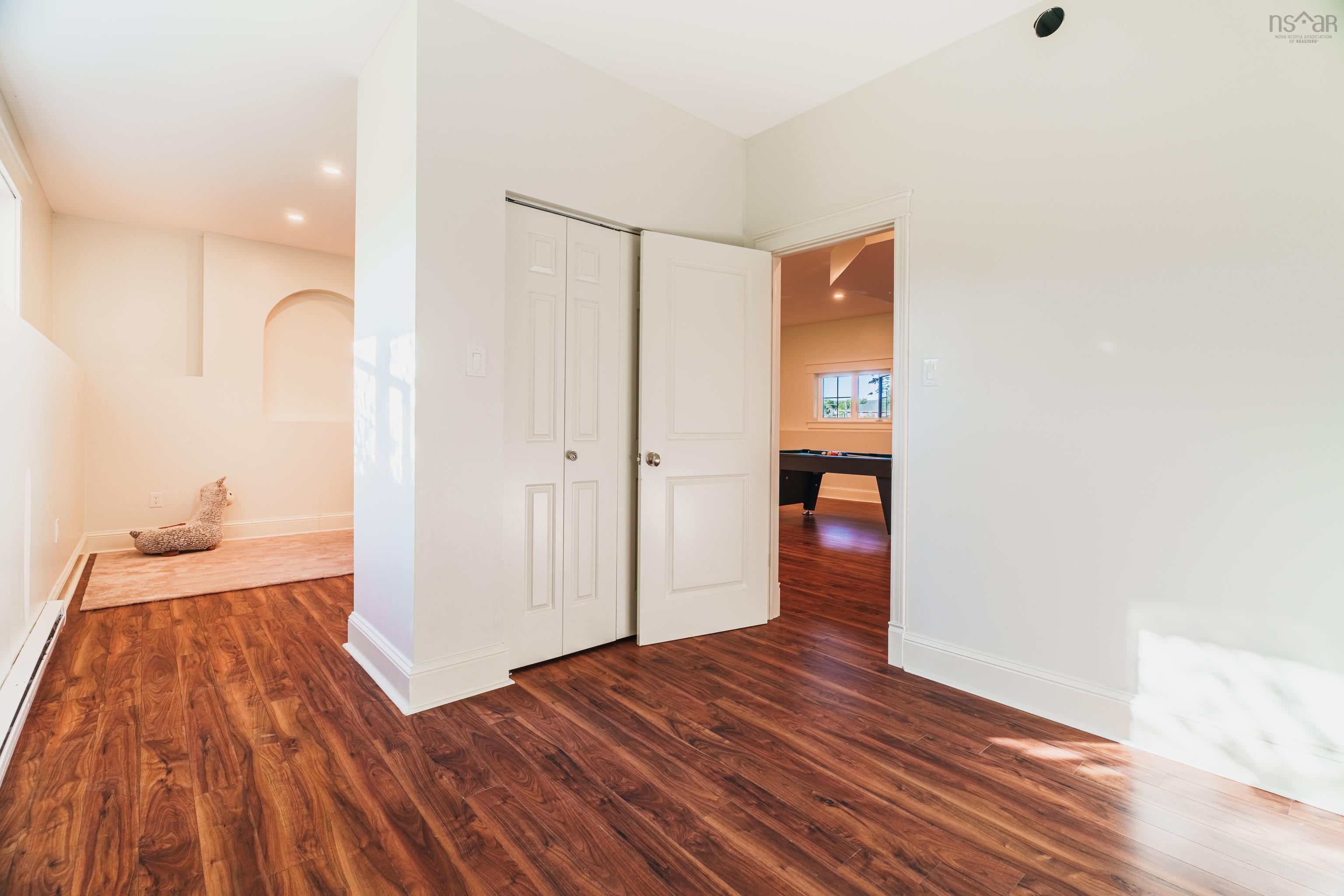 11 Laurentian Drive photo #35