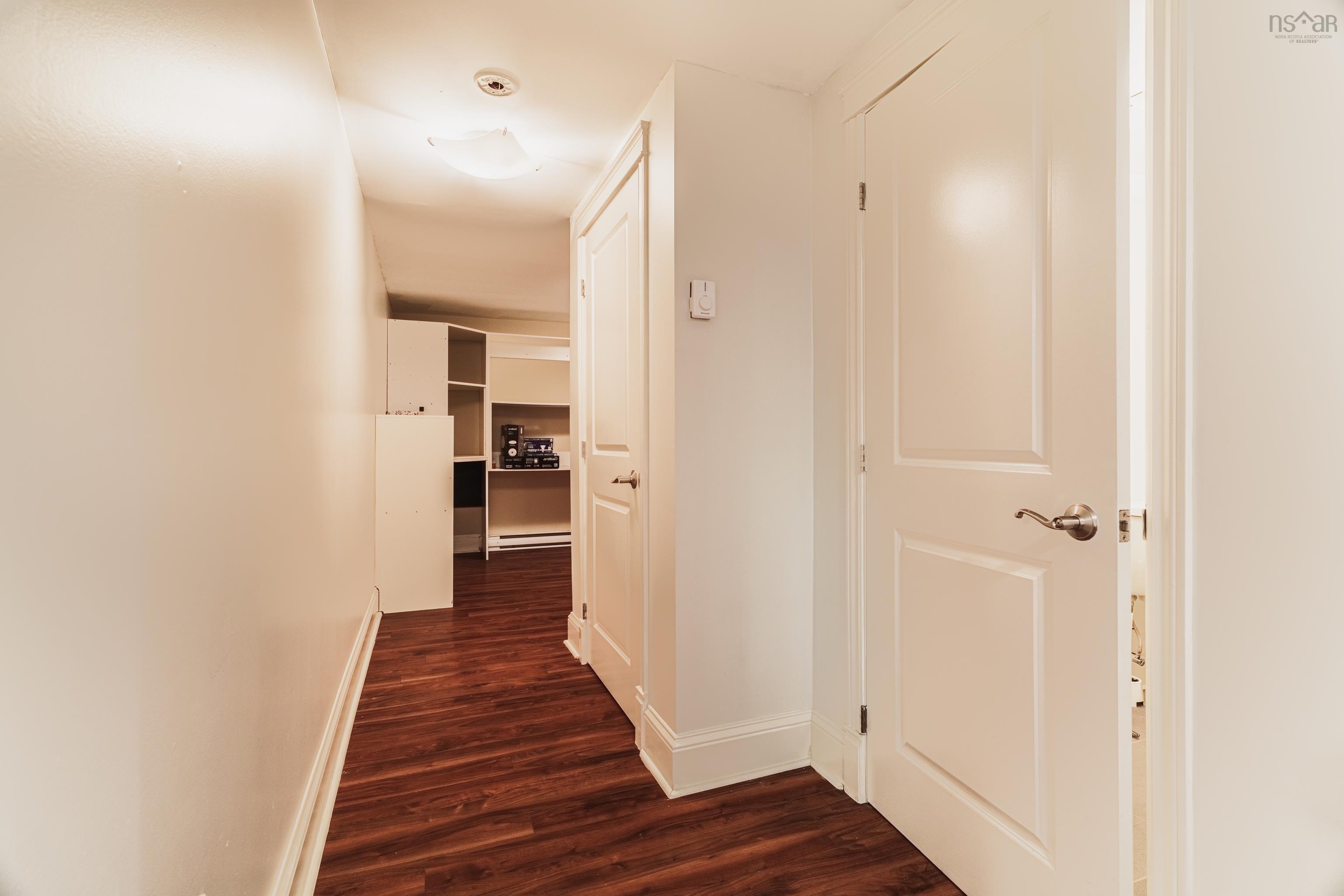 11 Laurentian Drive photo #37