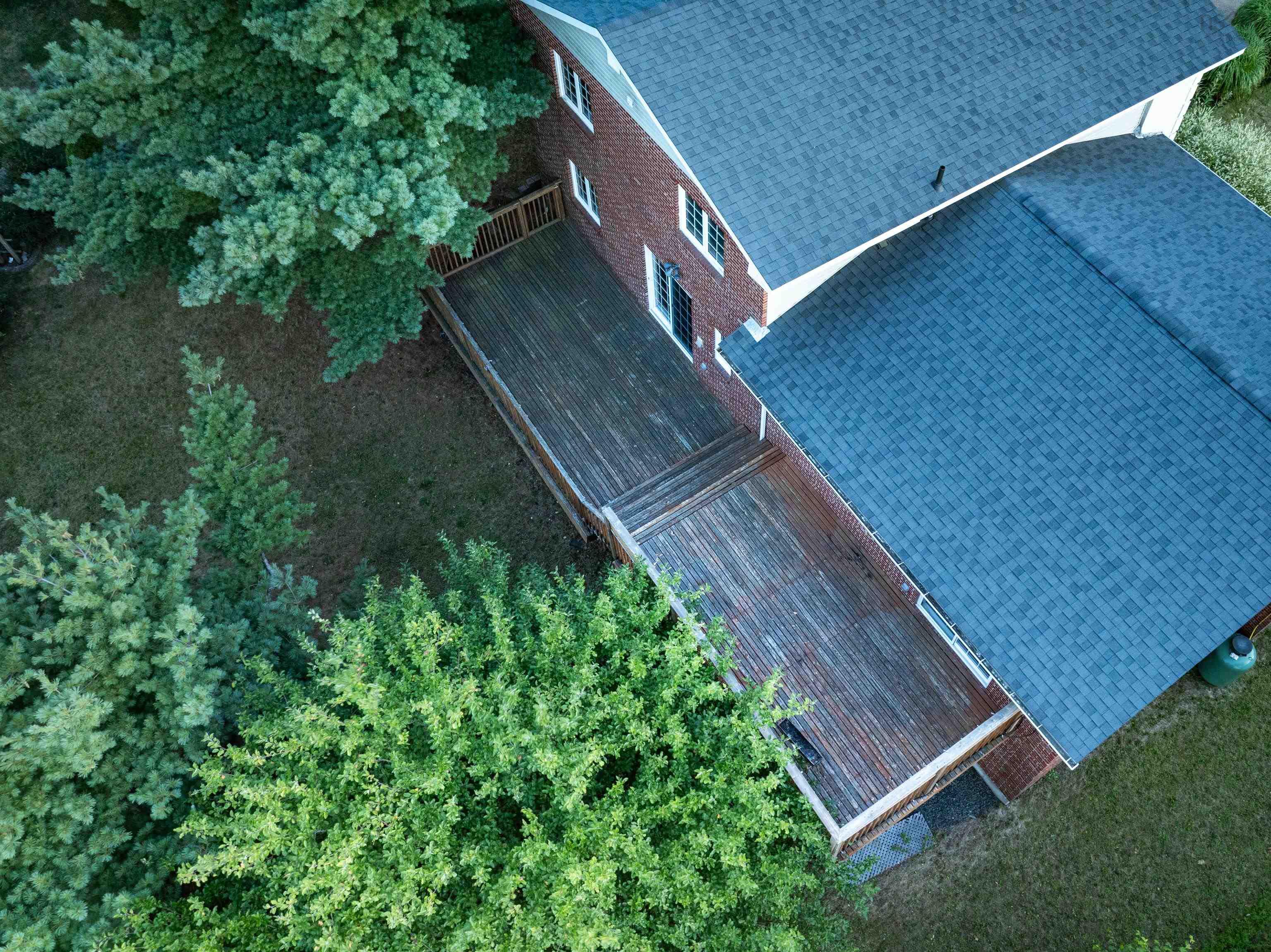 11 Laurentian Drive photo #42