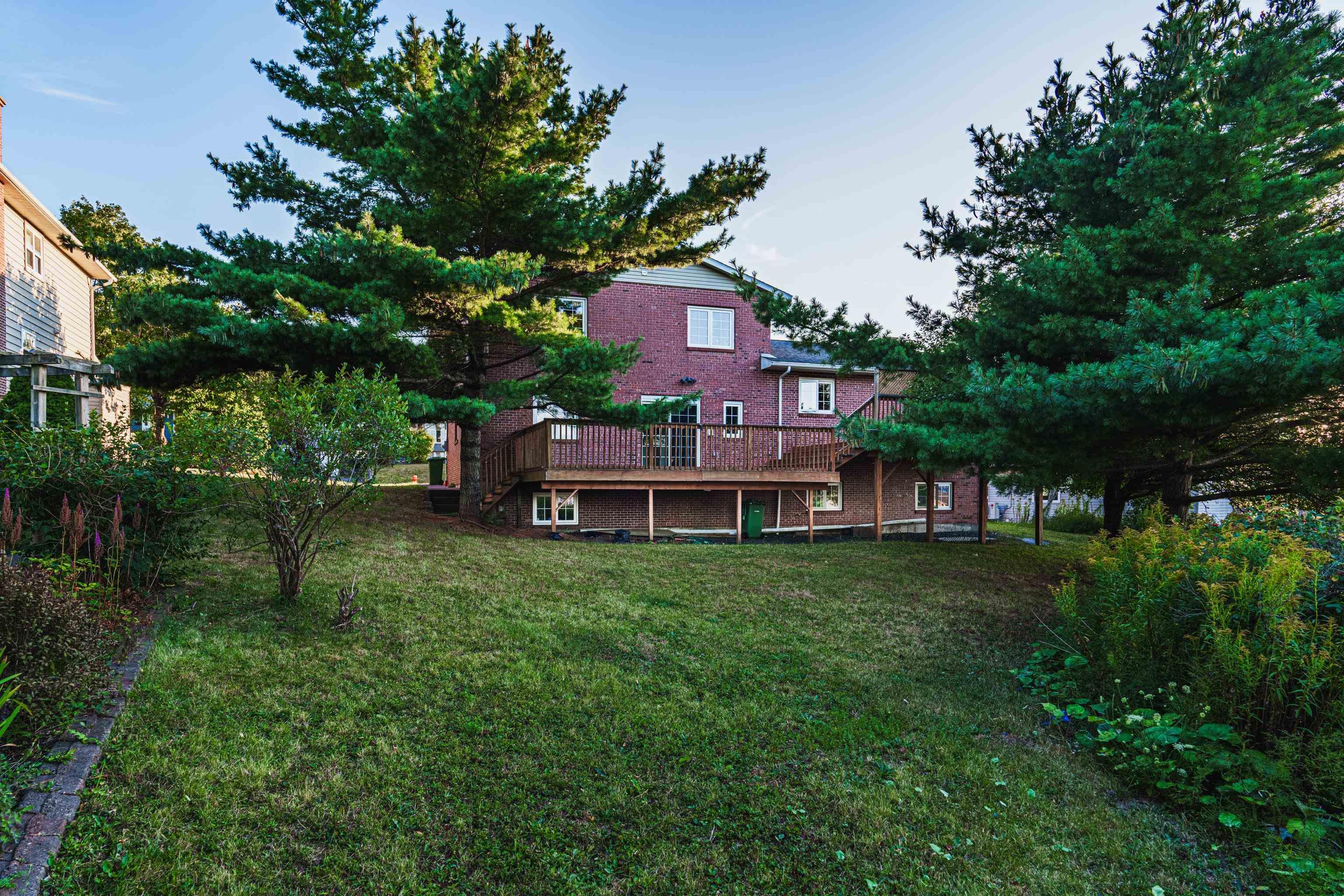 11 Laurentian Drive photo #44