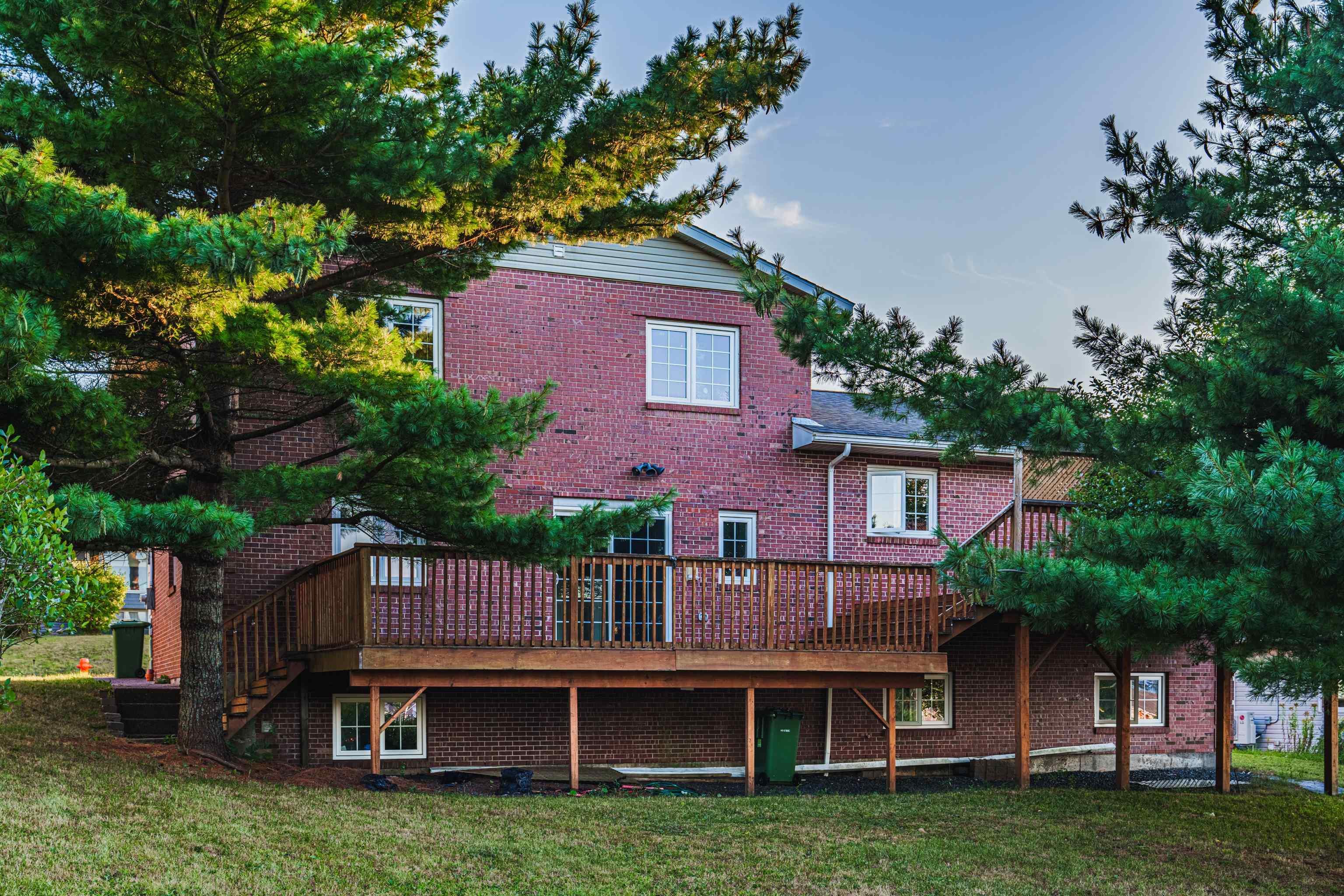 11 Laurentian Drive photo #45