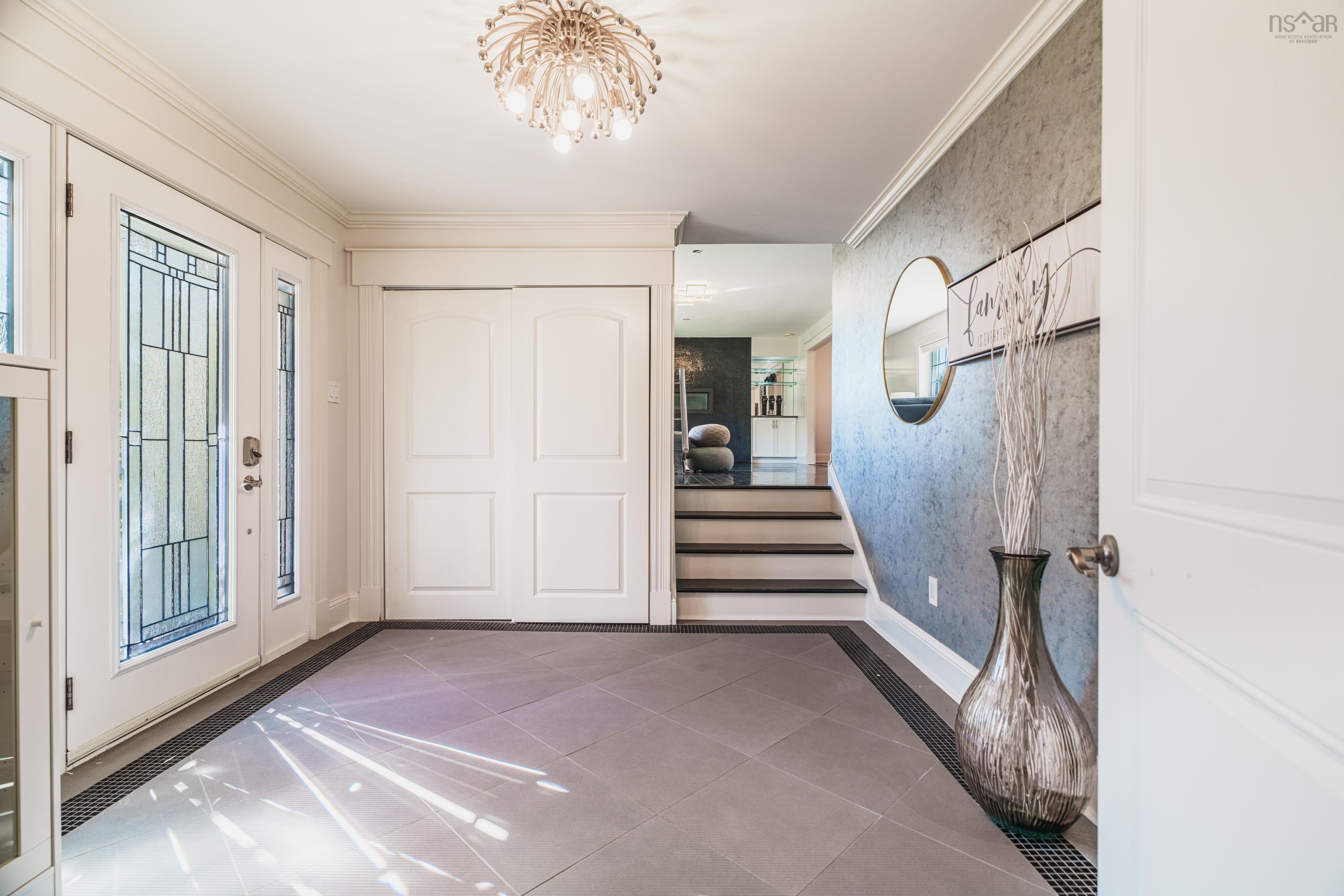 11 Laurentian Drive photo #6