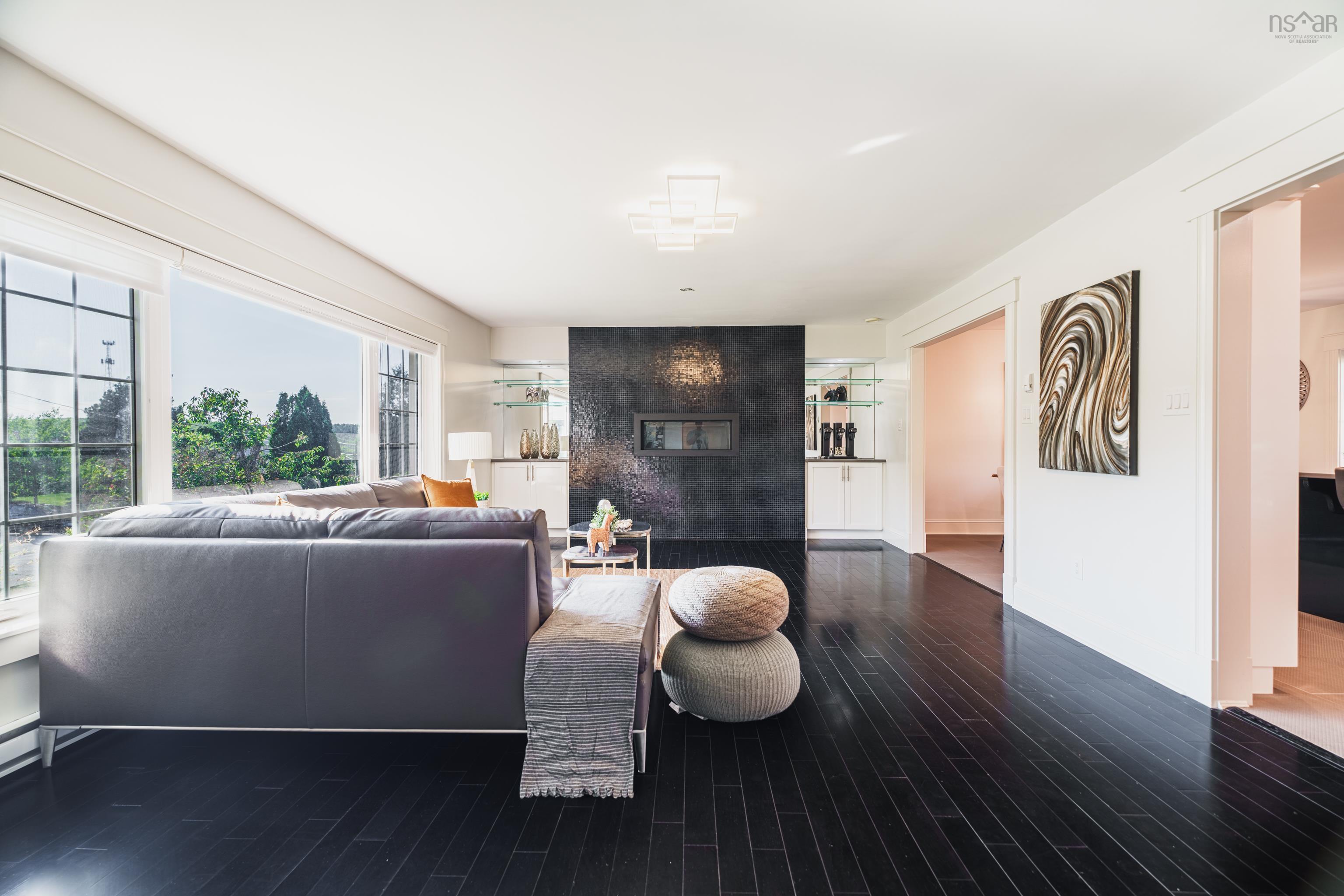 11 Laurentian Drive photo #7