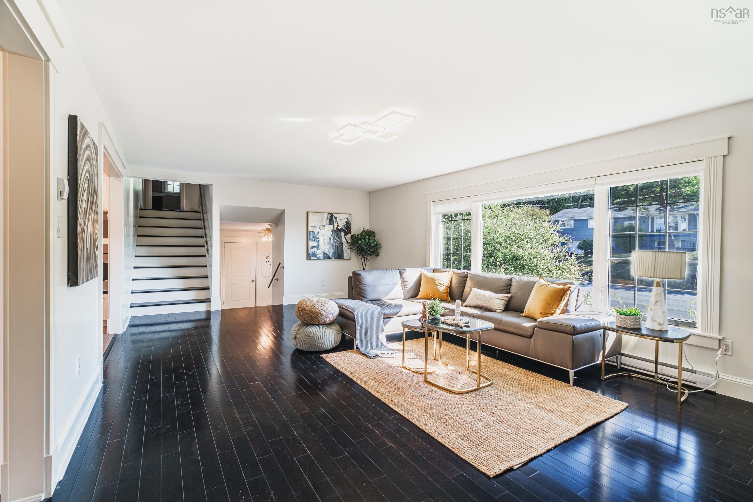 11 Laurentian Drive photo #8