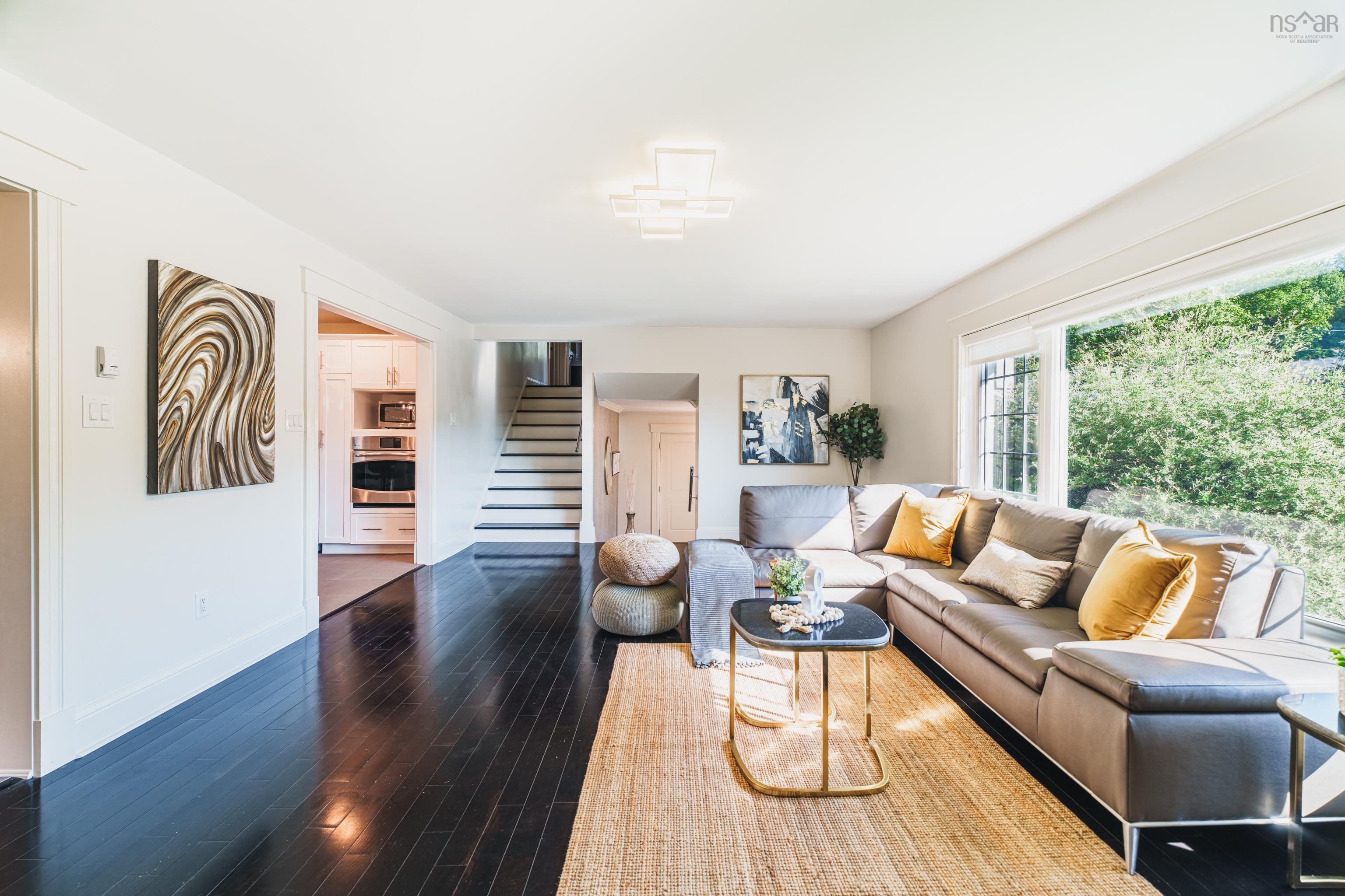 11 Laurentian Drive photo #9