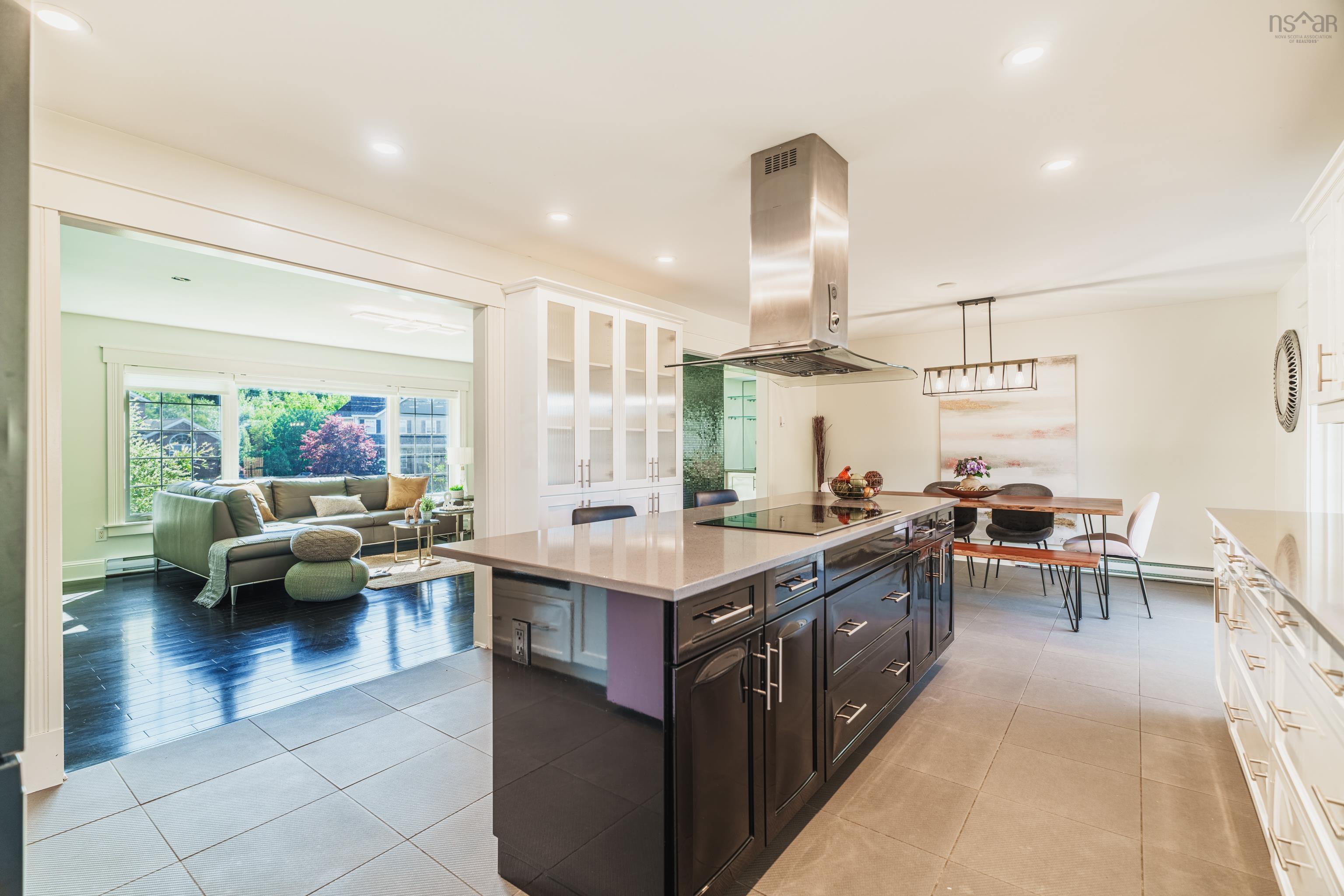 11 Laurentian Drive photo #10