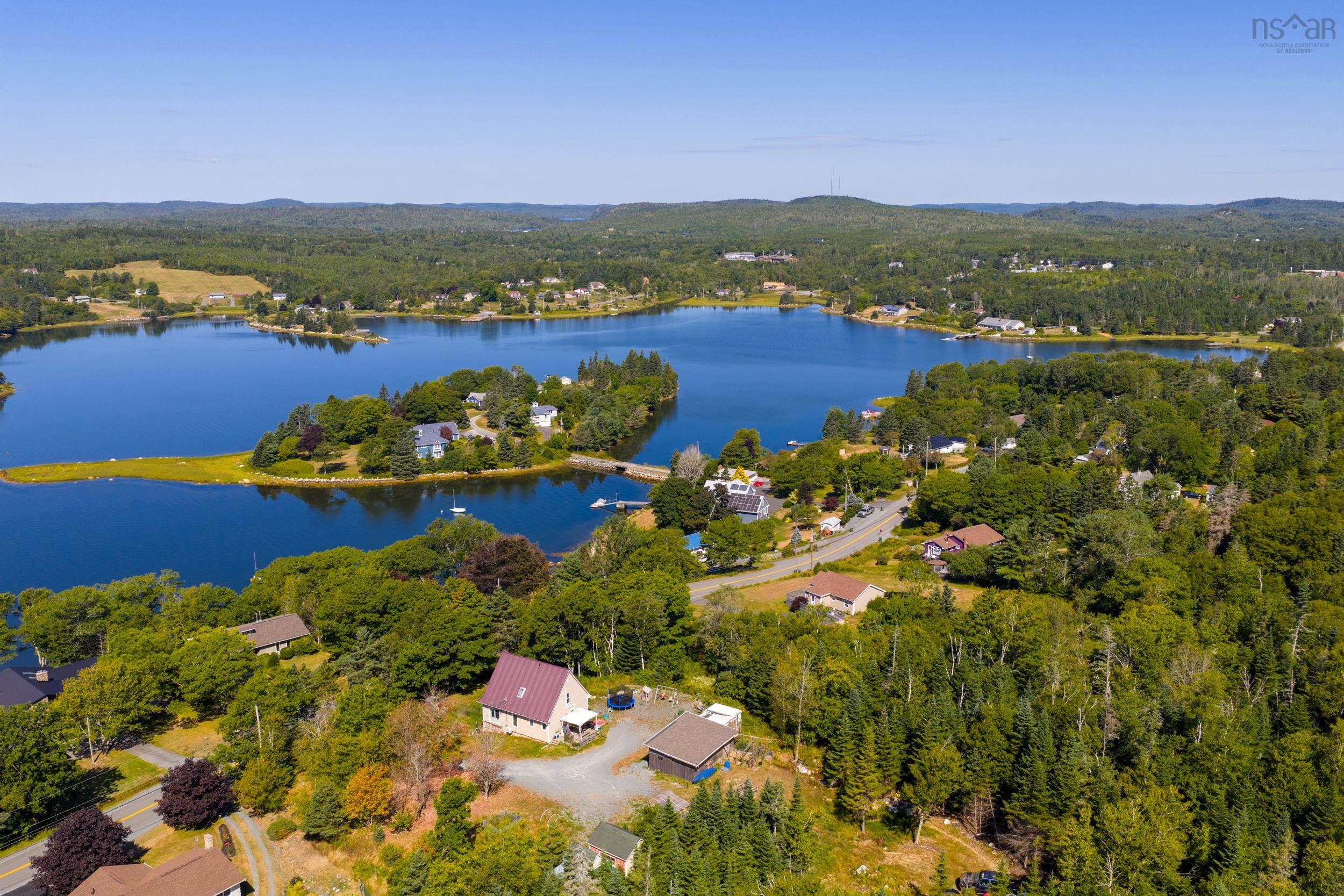 327 East Petpeswick Road photo #7