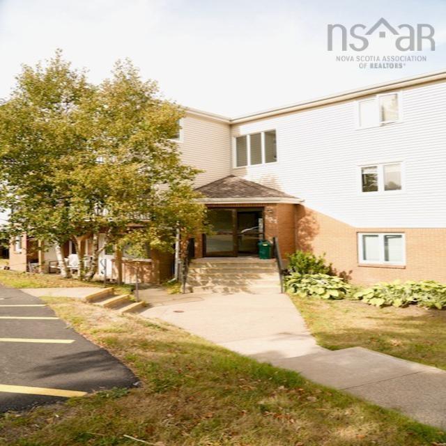 104 131 Farnham Gate Road photo #2