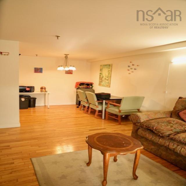 104 131 Farnham Gate Road photo #12