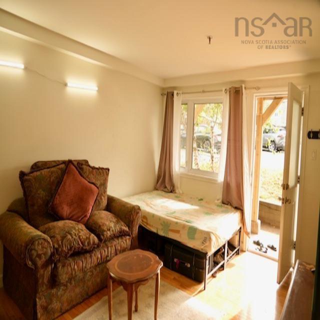 104 131 Farnham Gate Road photo #14