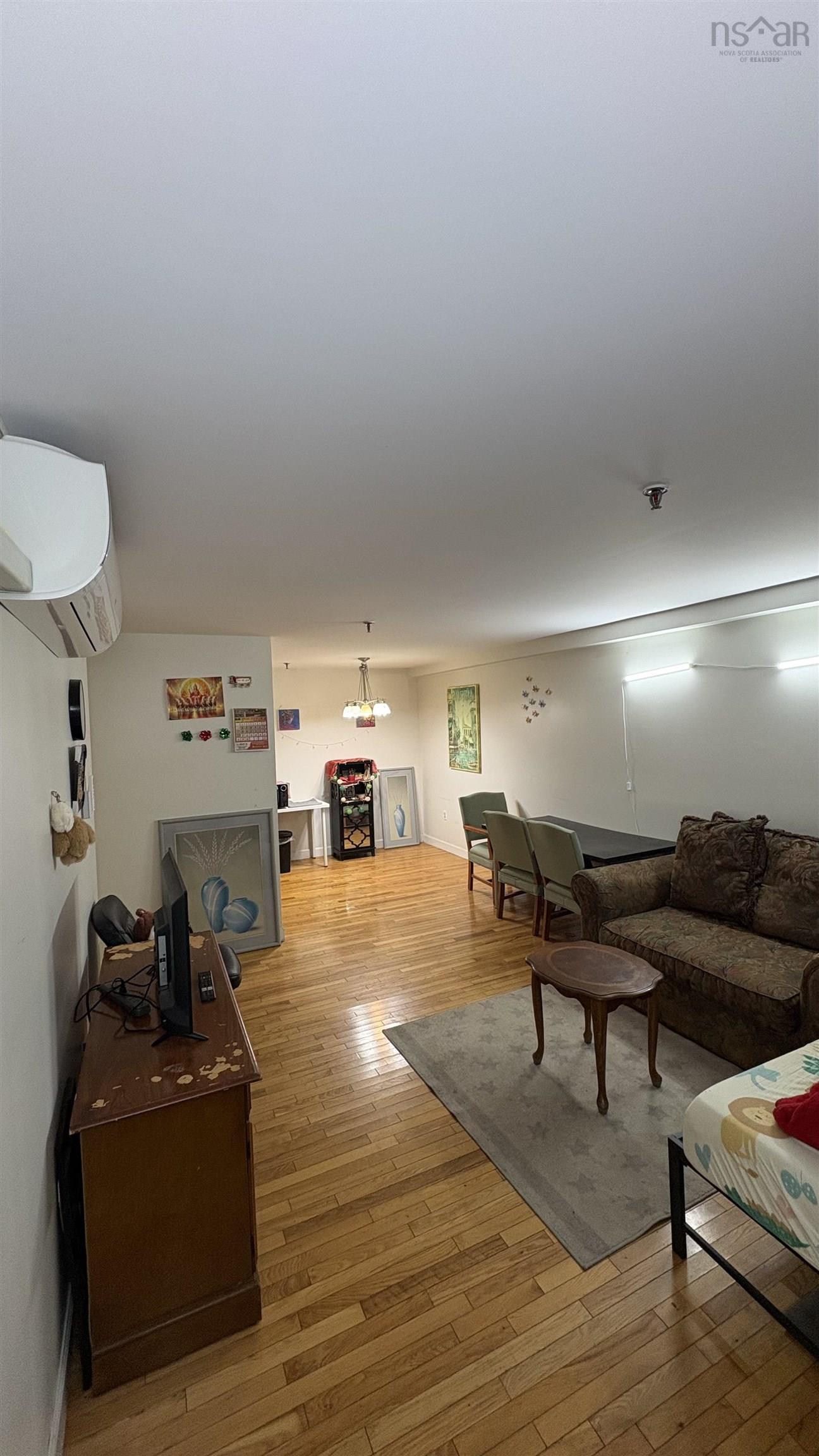 104 131 Farnham Gate Road photo #15