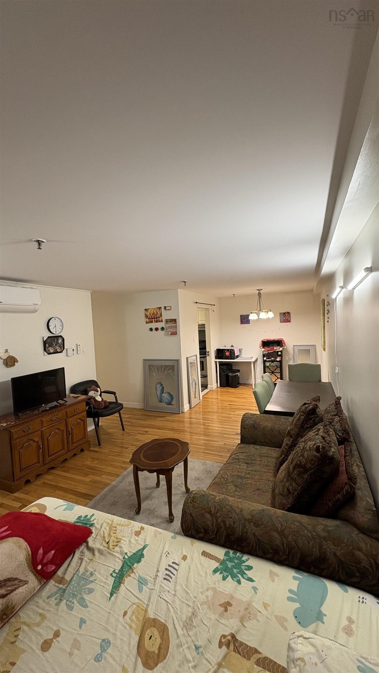 104 131 Farnham Gate Road photo #16