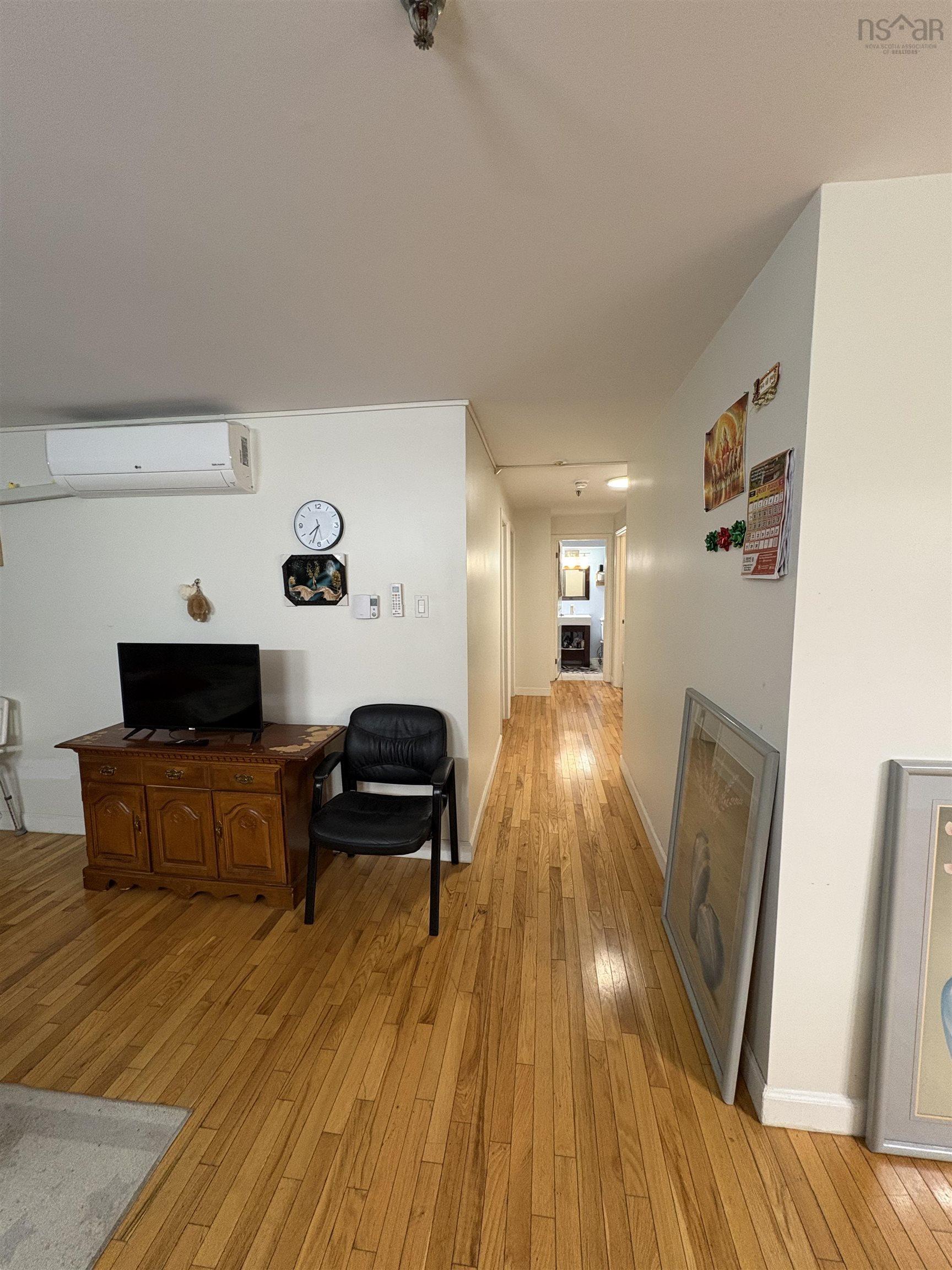 104 131 Farnham Gate Road photo #18