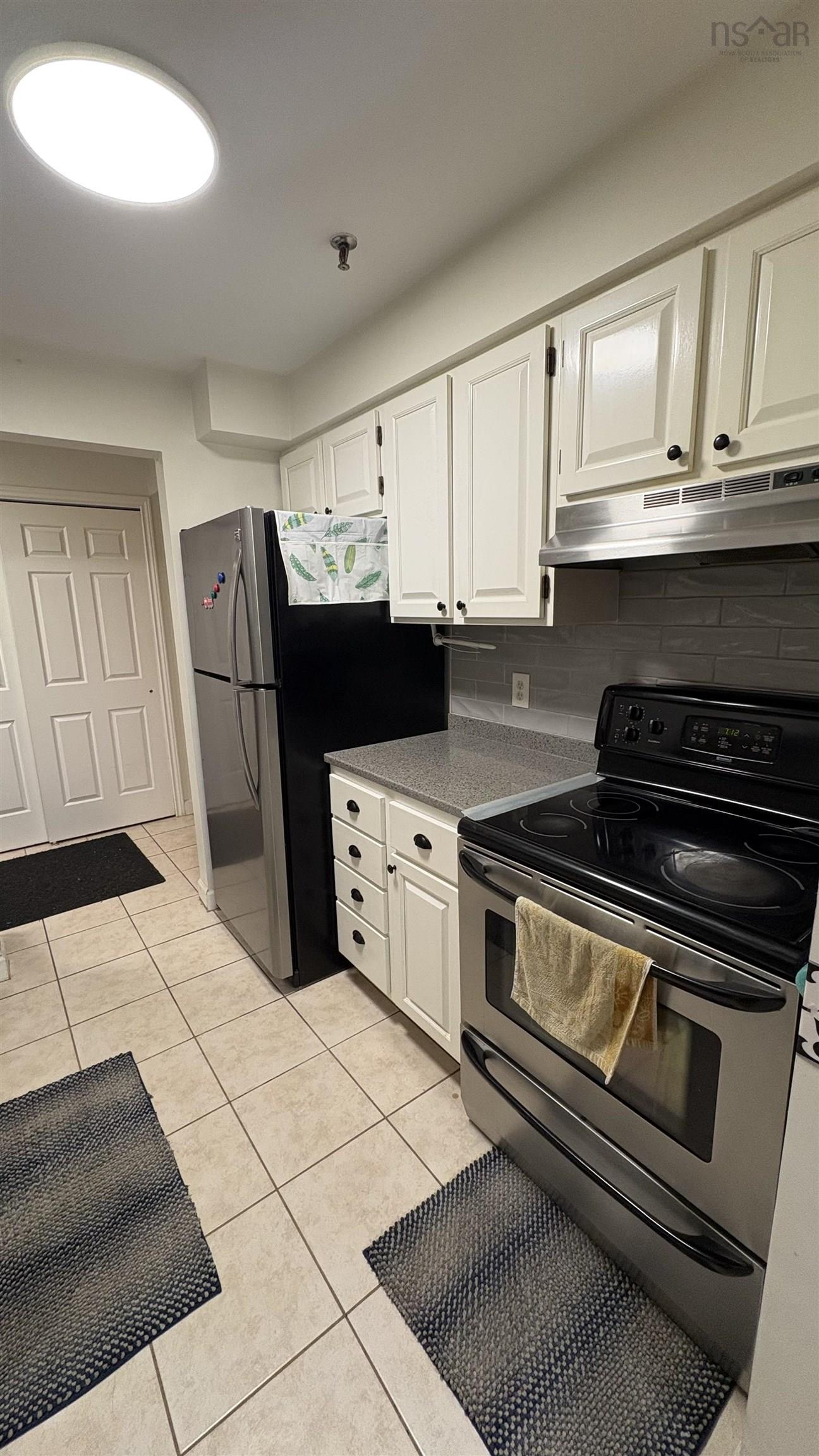 104 131 Farnham Gate Road photo #22