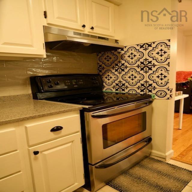 104 131 Farnham Gate Road photo #24