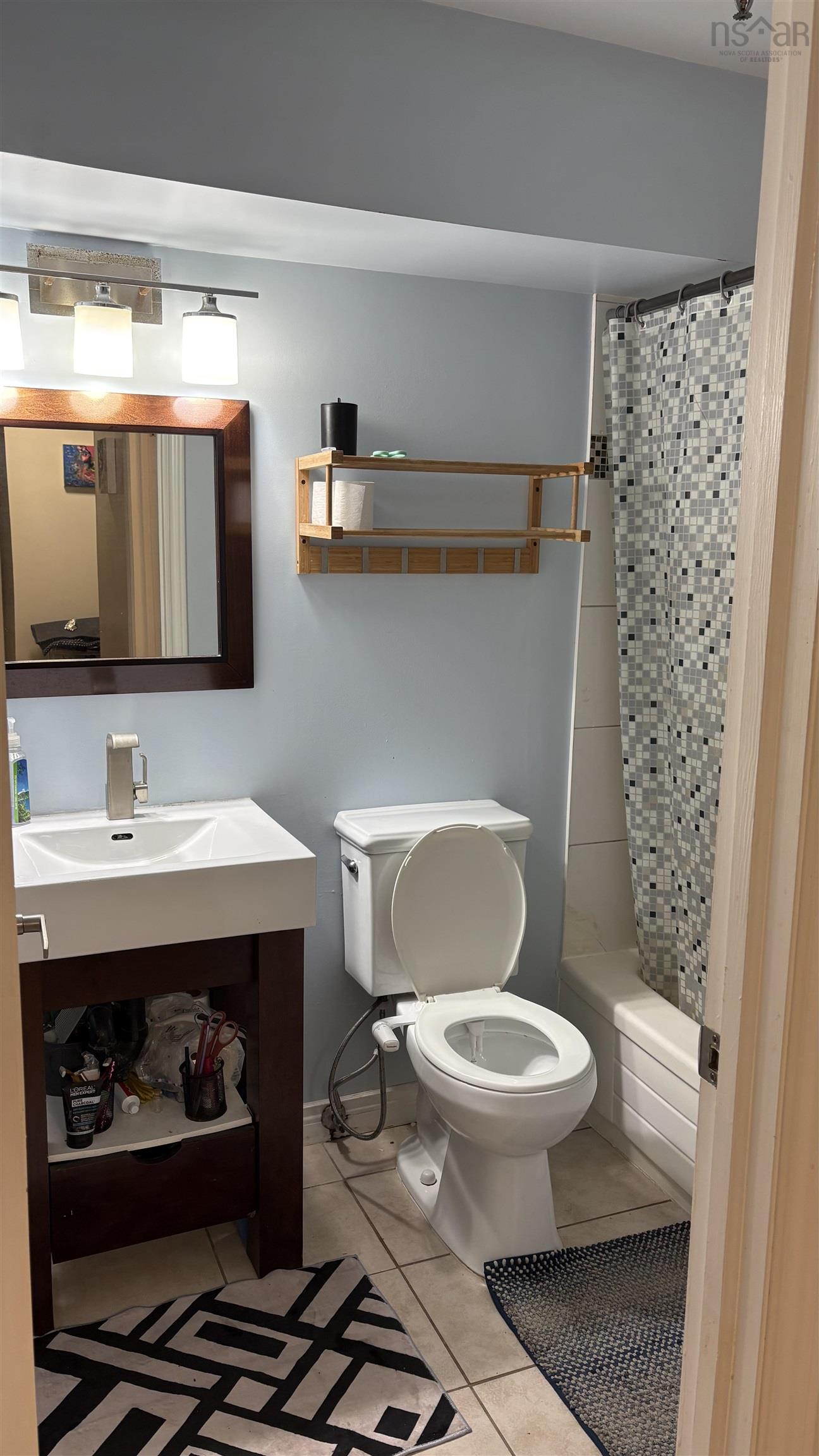 104 131 Farnham Gate Road photo #32