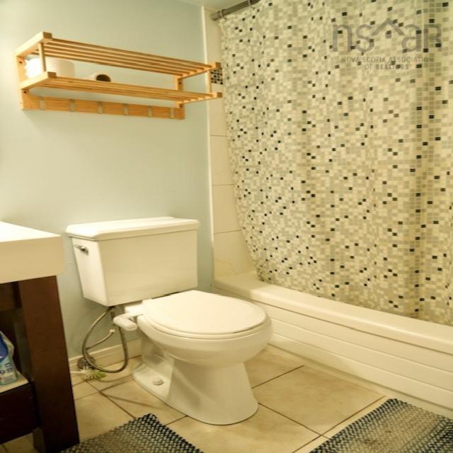 104 131 Farnham Gate Road photo #34