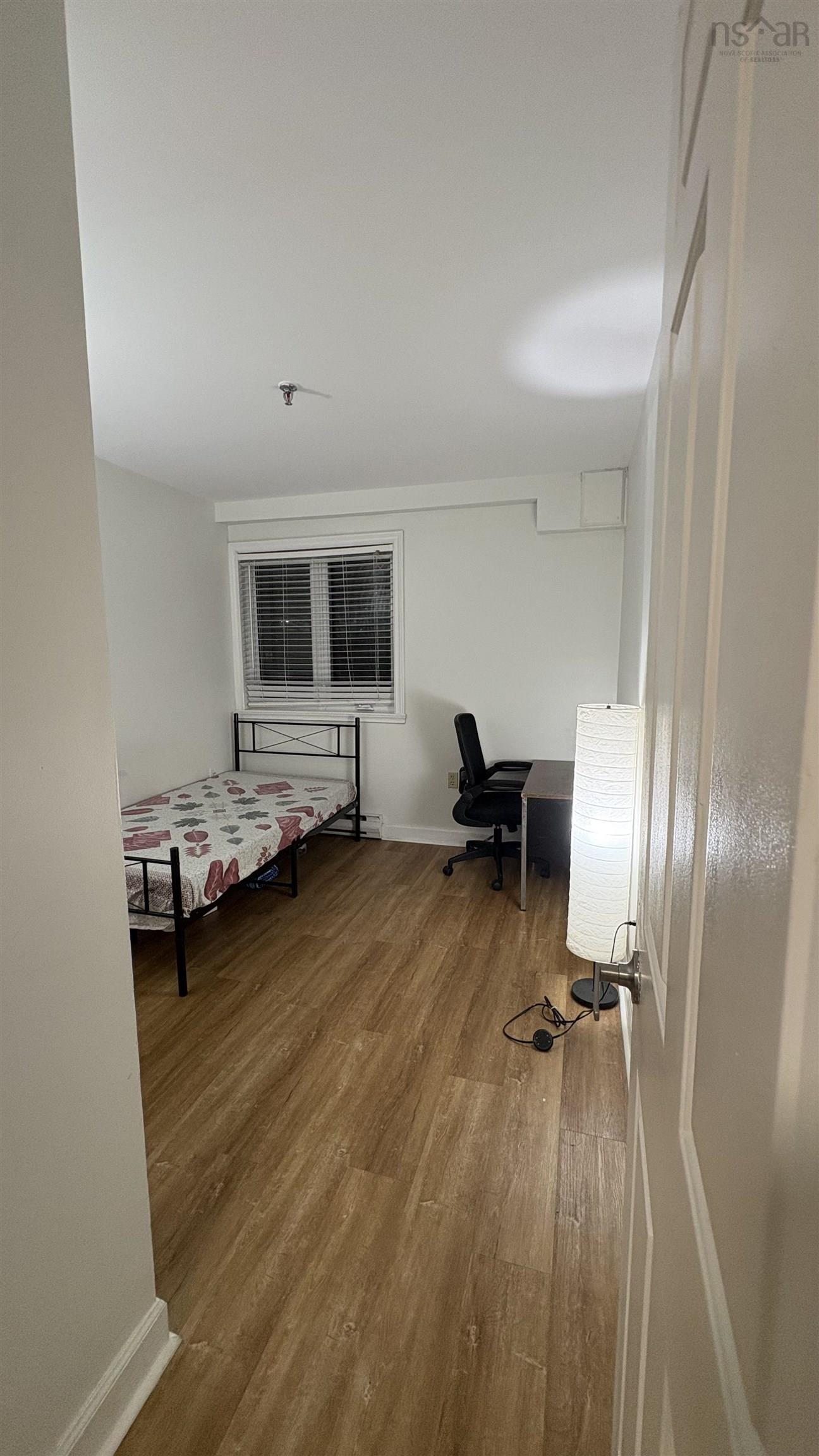 104 131 Farnham Gate Road photo #37