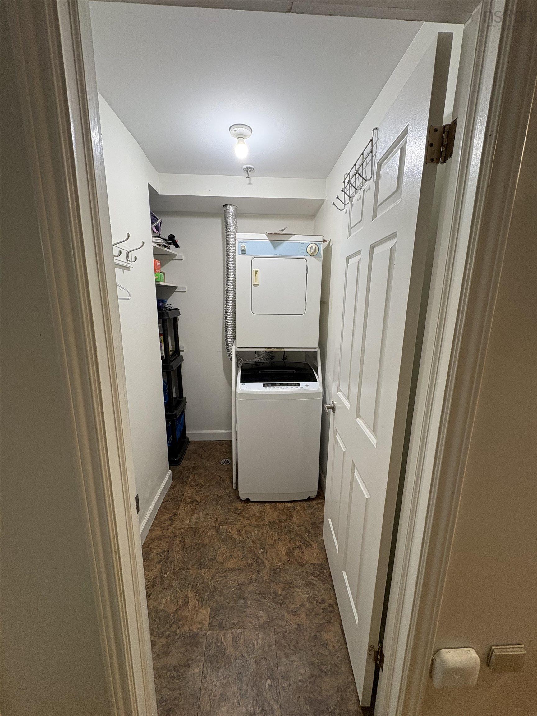 104 131 Farnham Gate Road photo #38