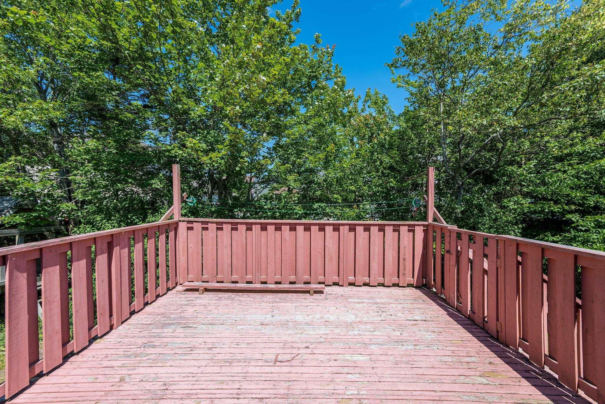 152 Roxbury Crescent photo #42