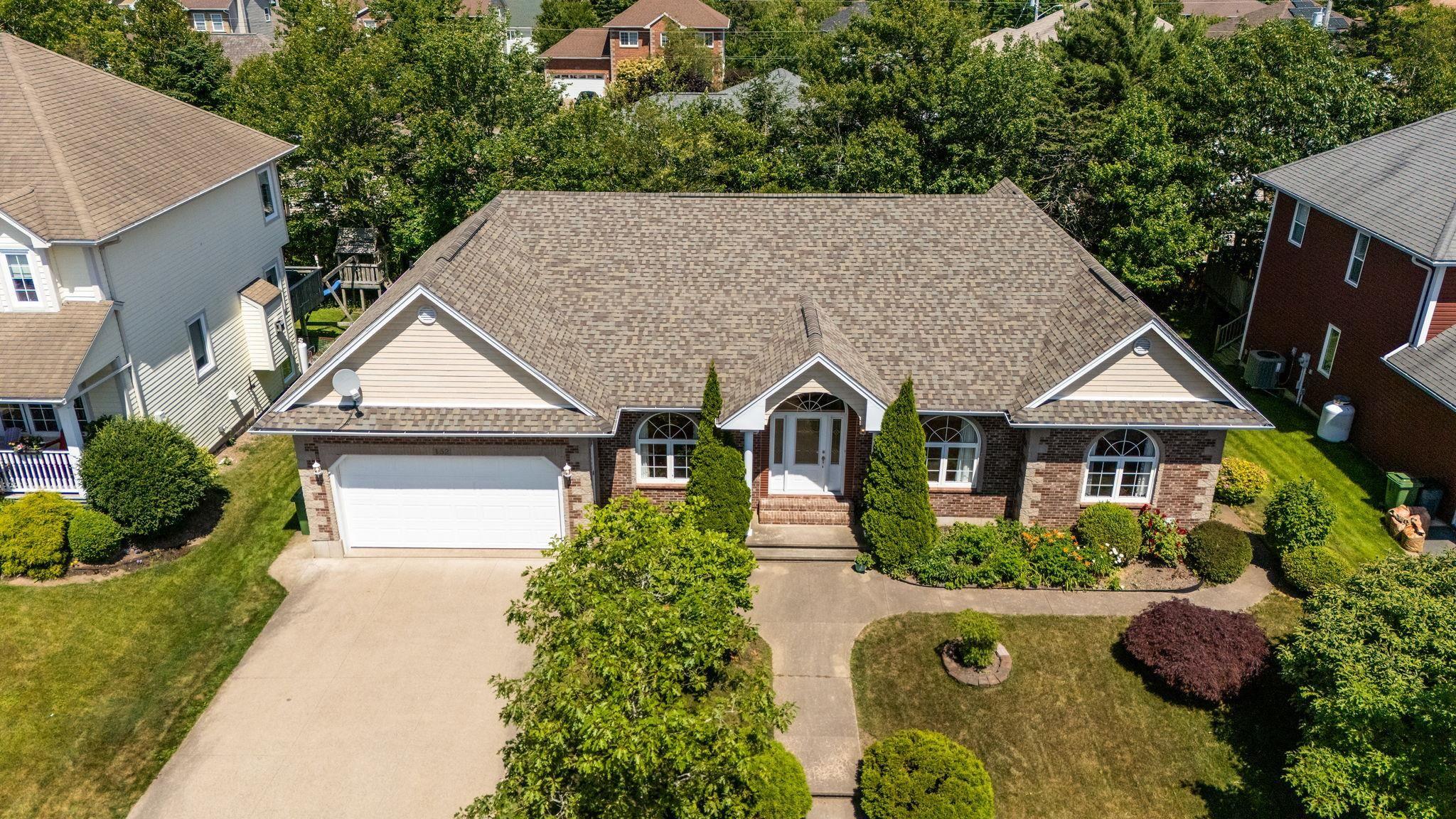 152 Roxbury Crescent photo #47