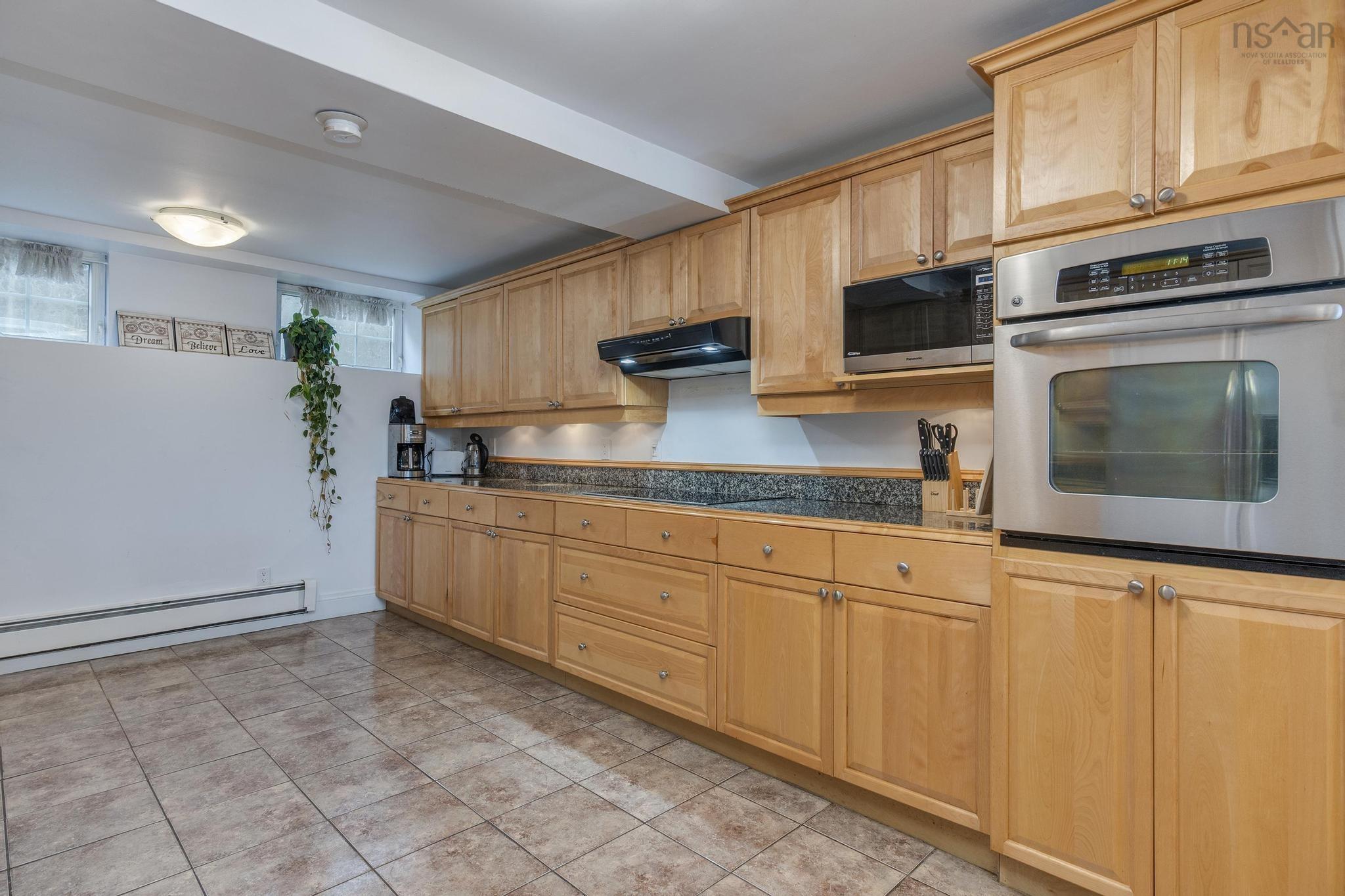 359 Waverley Road photo #11