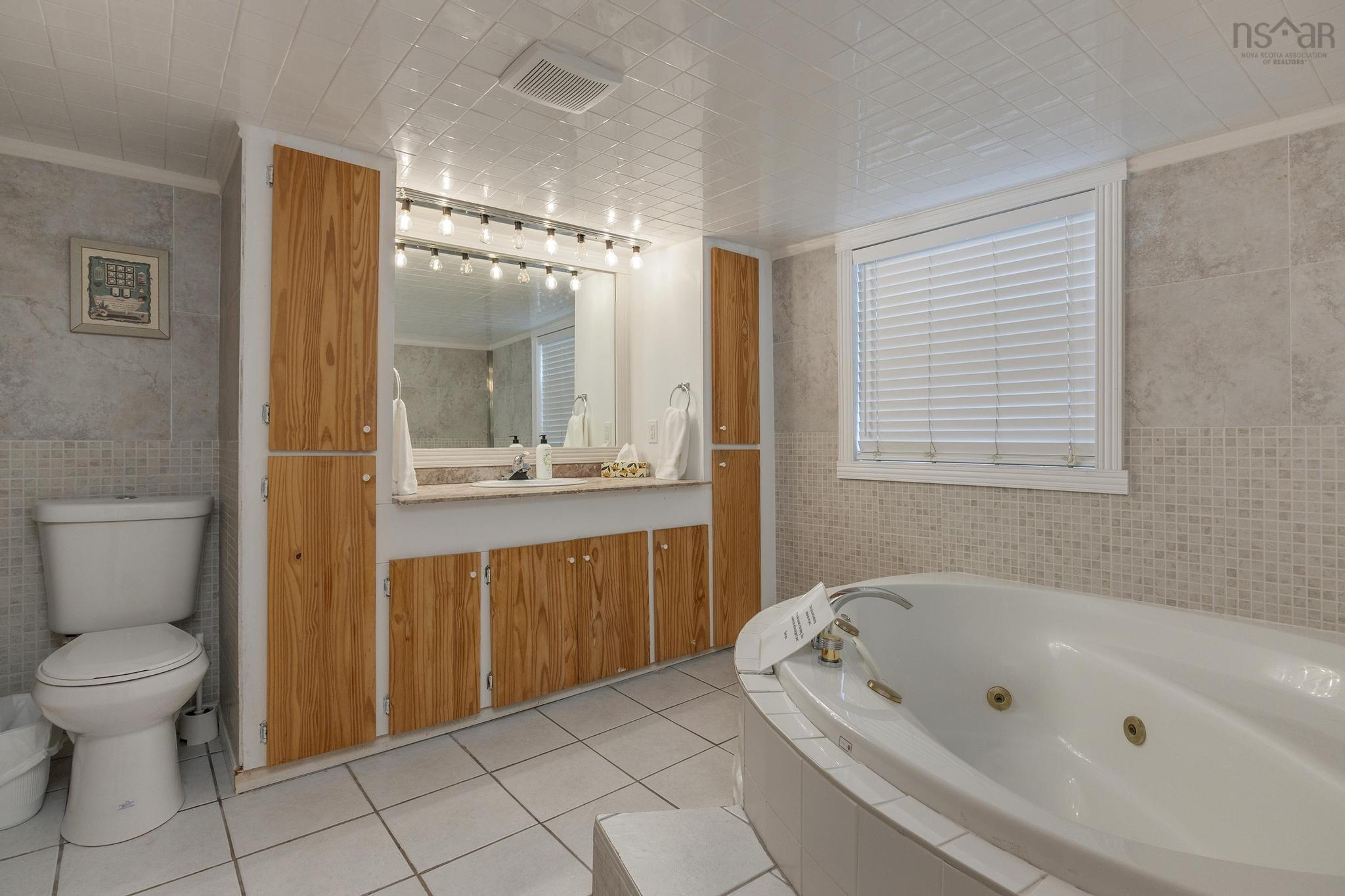 359 Waverley Road photo #27