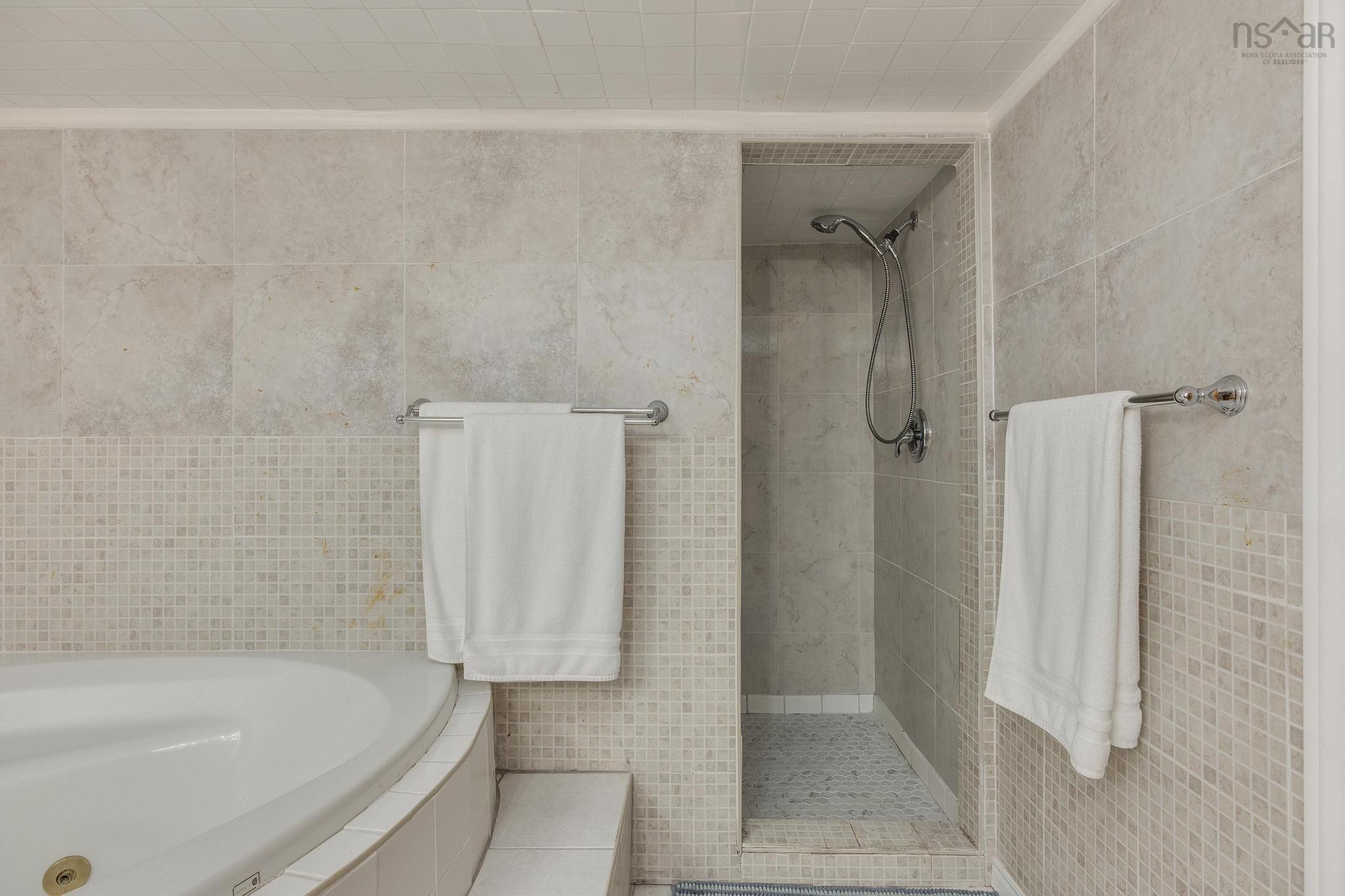 359 Waverley Road photo #28