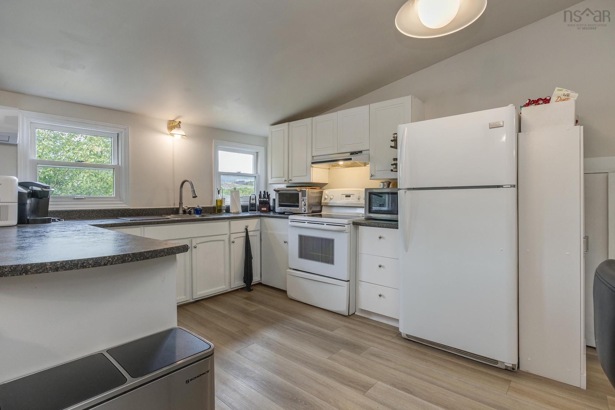 359 Waverley Road photo #36