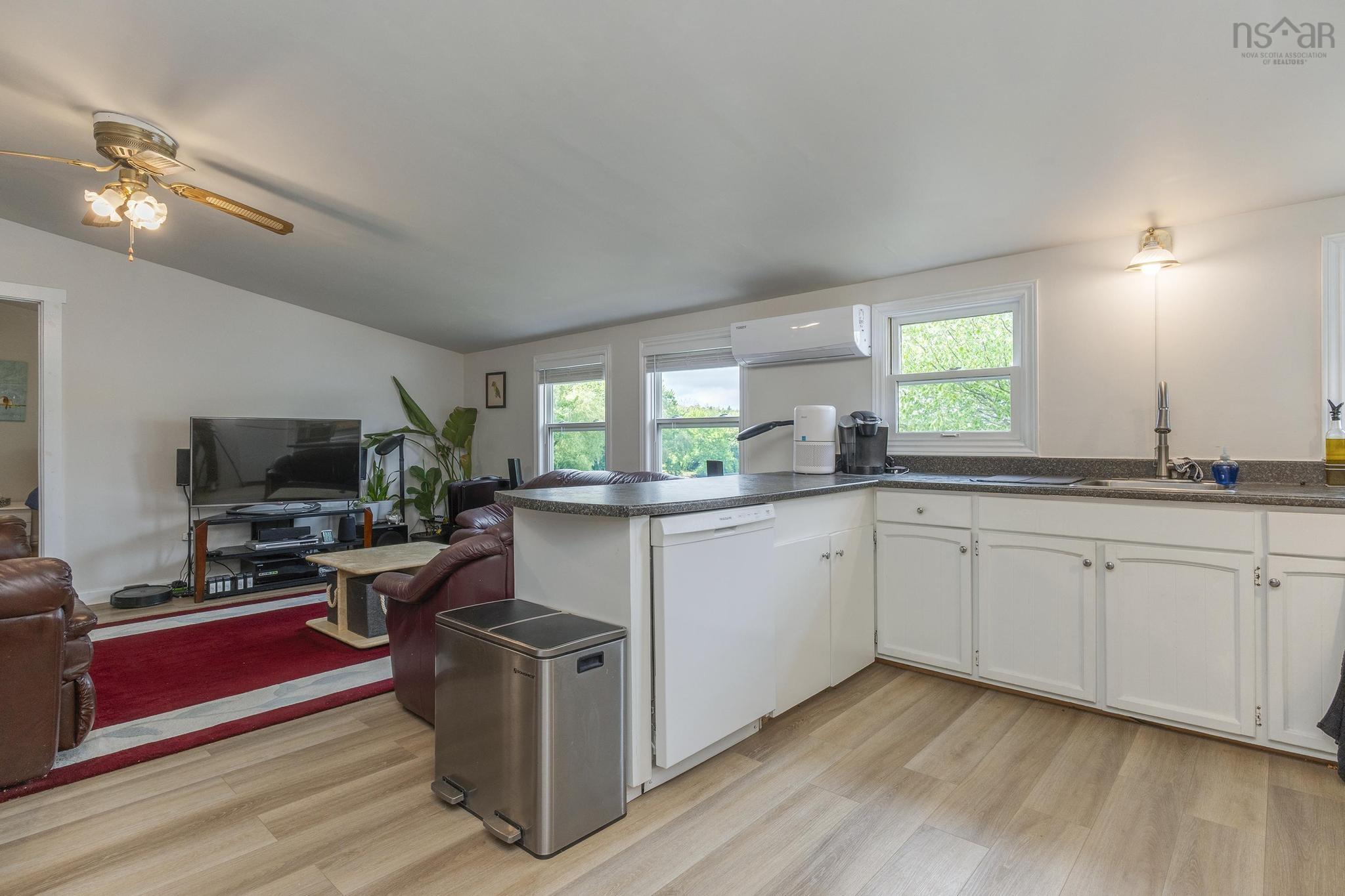 359 Waverley Road photo #37