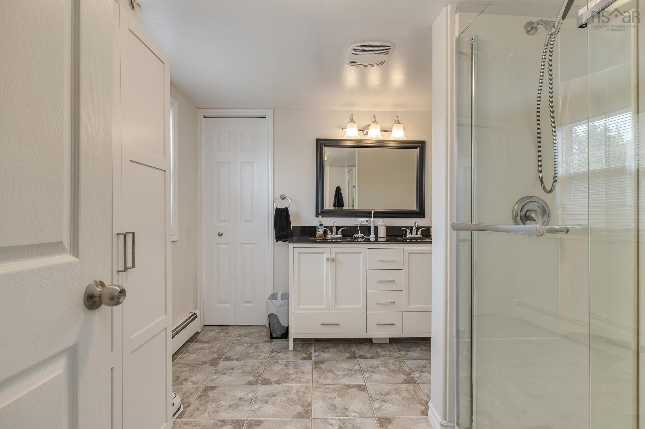 359 Waverley Road photo #38