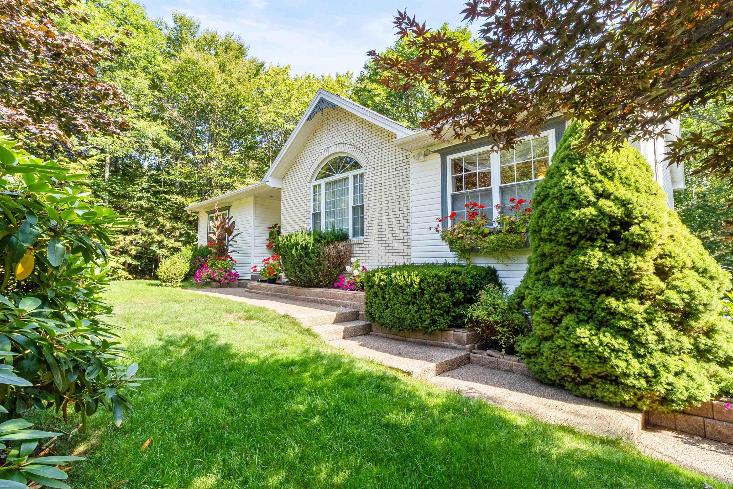 42 Canterbury Lane photo #2