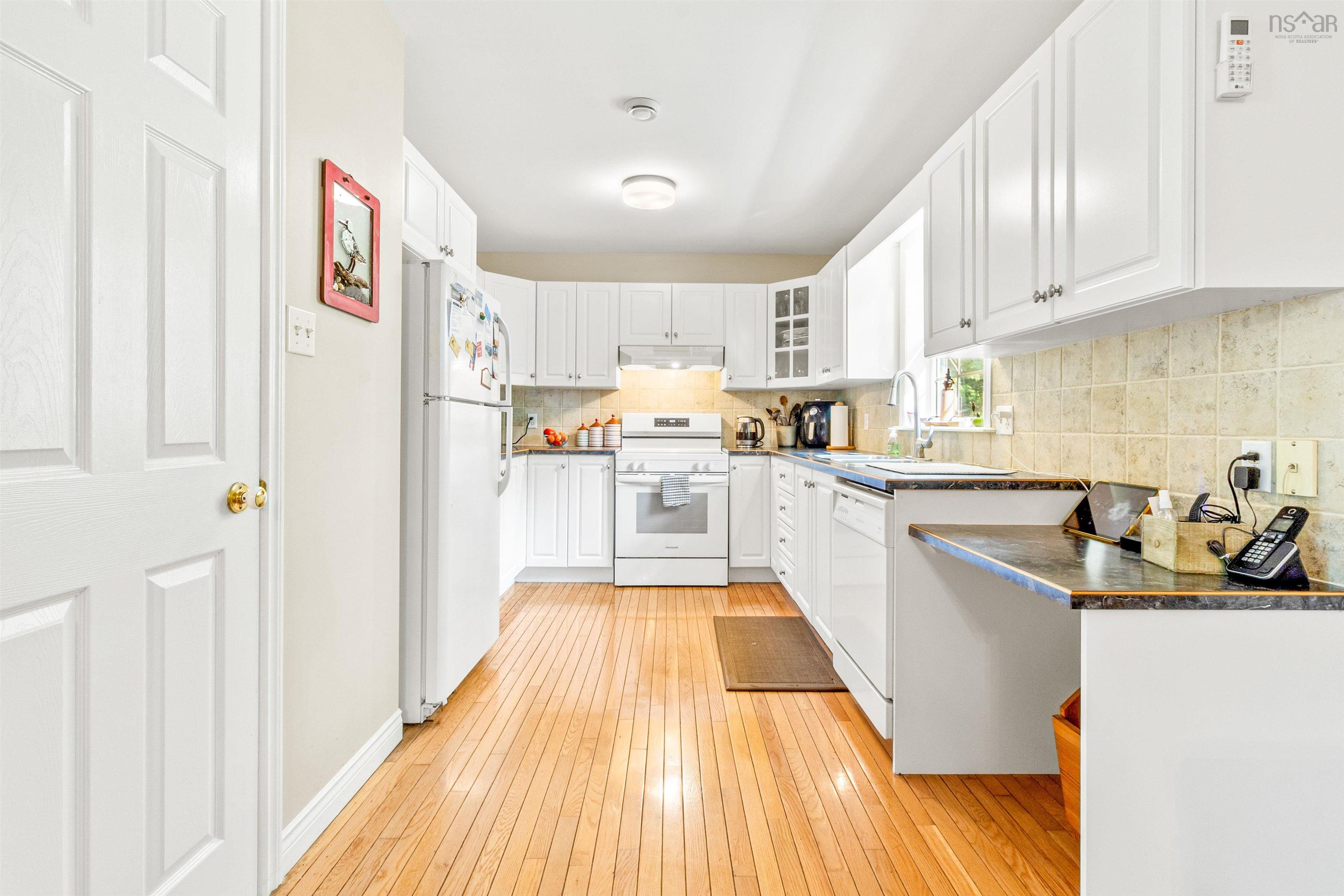 42 Canterbury Lane photo #11