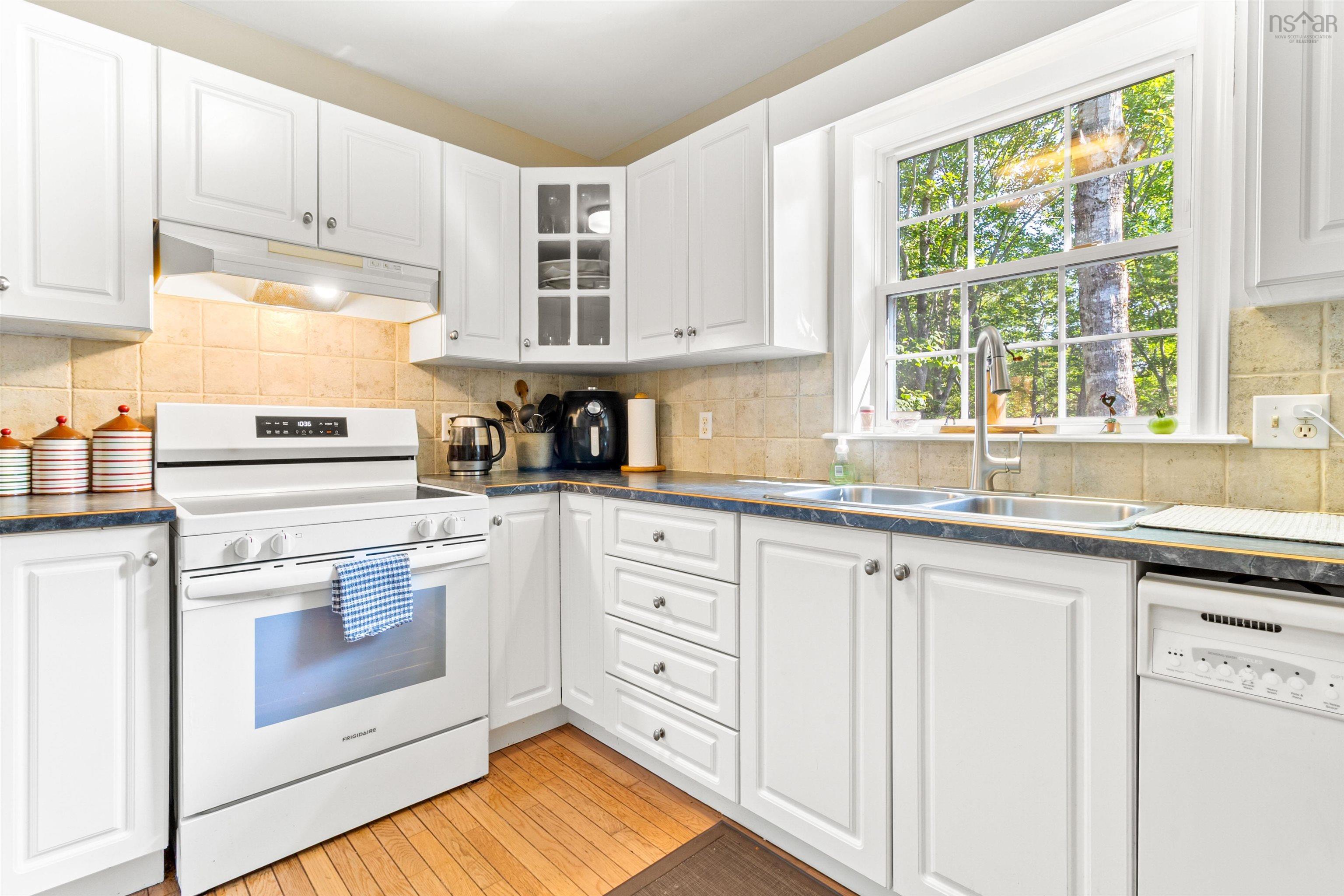 42 Canterbury Lane photo #12