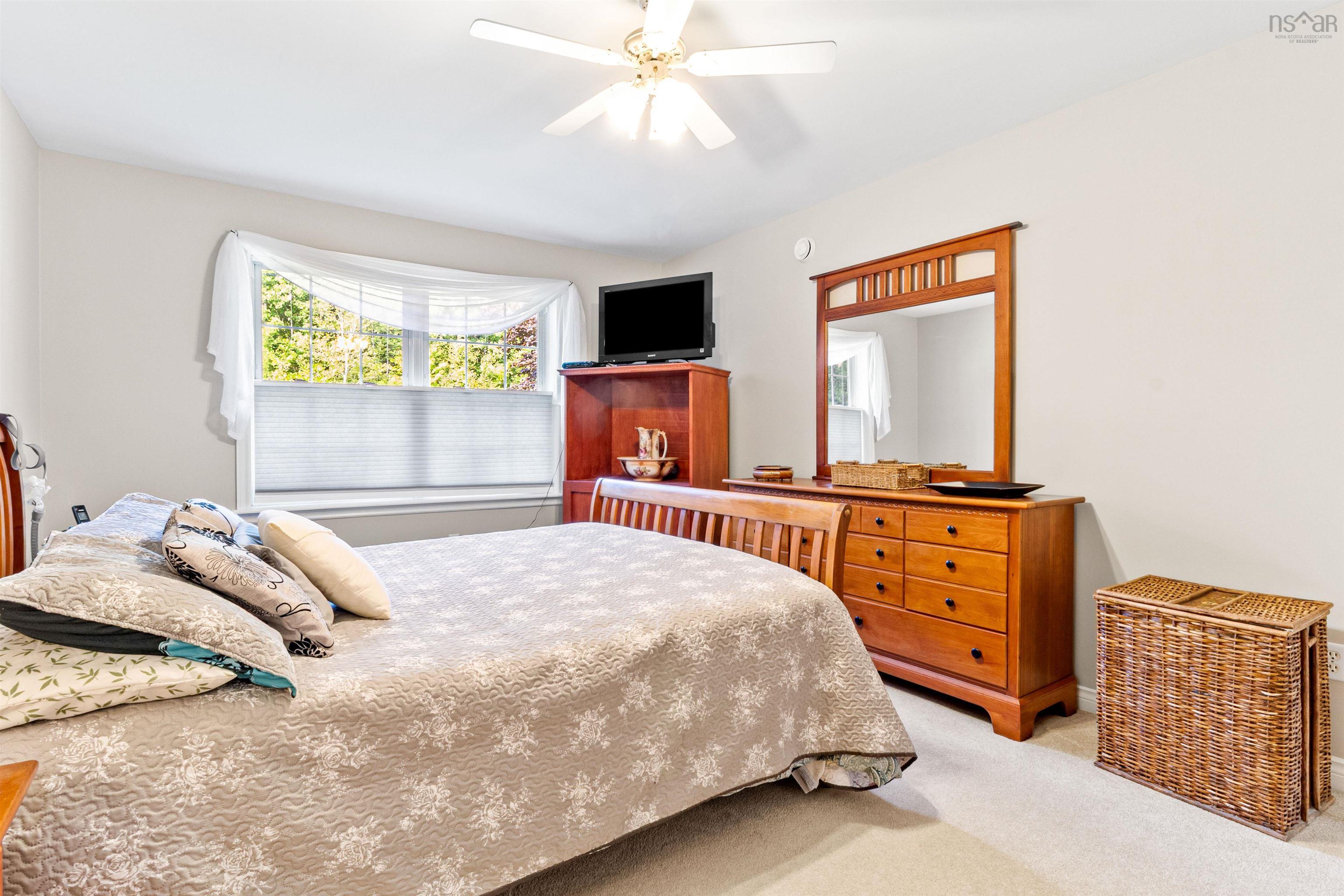 42 Canterbury Lane photo #17