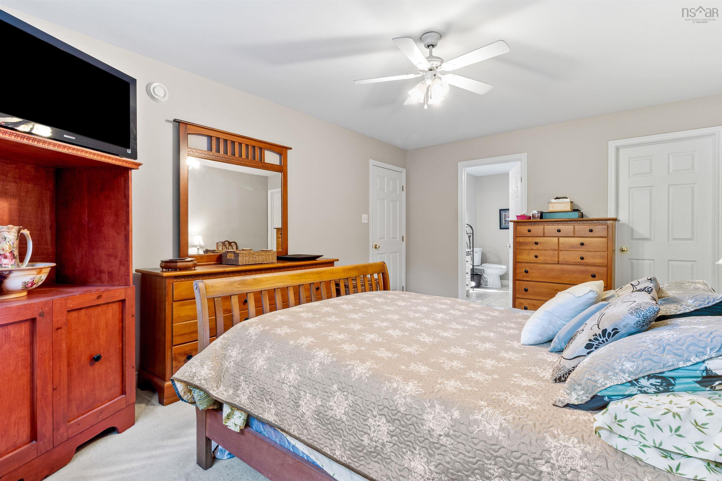 42 Canterbury Lane photo #18