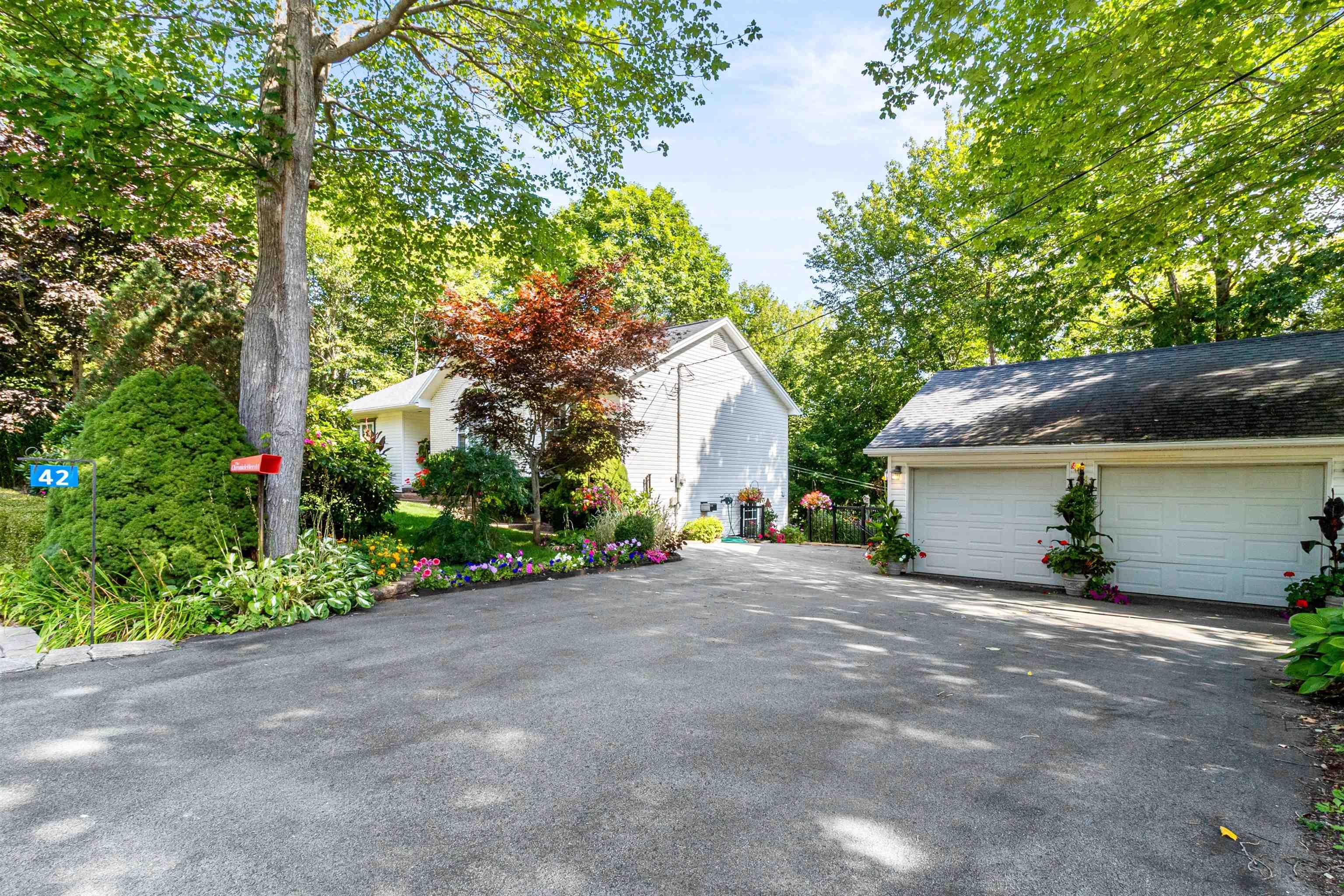 42 Canterbury Lane photo #3