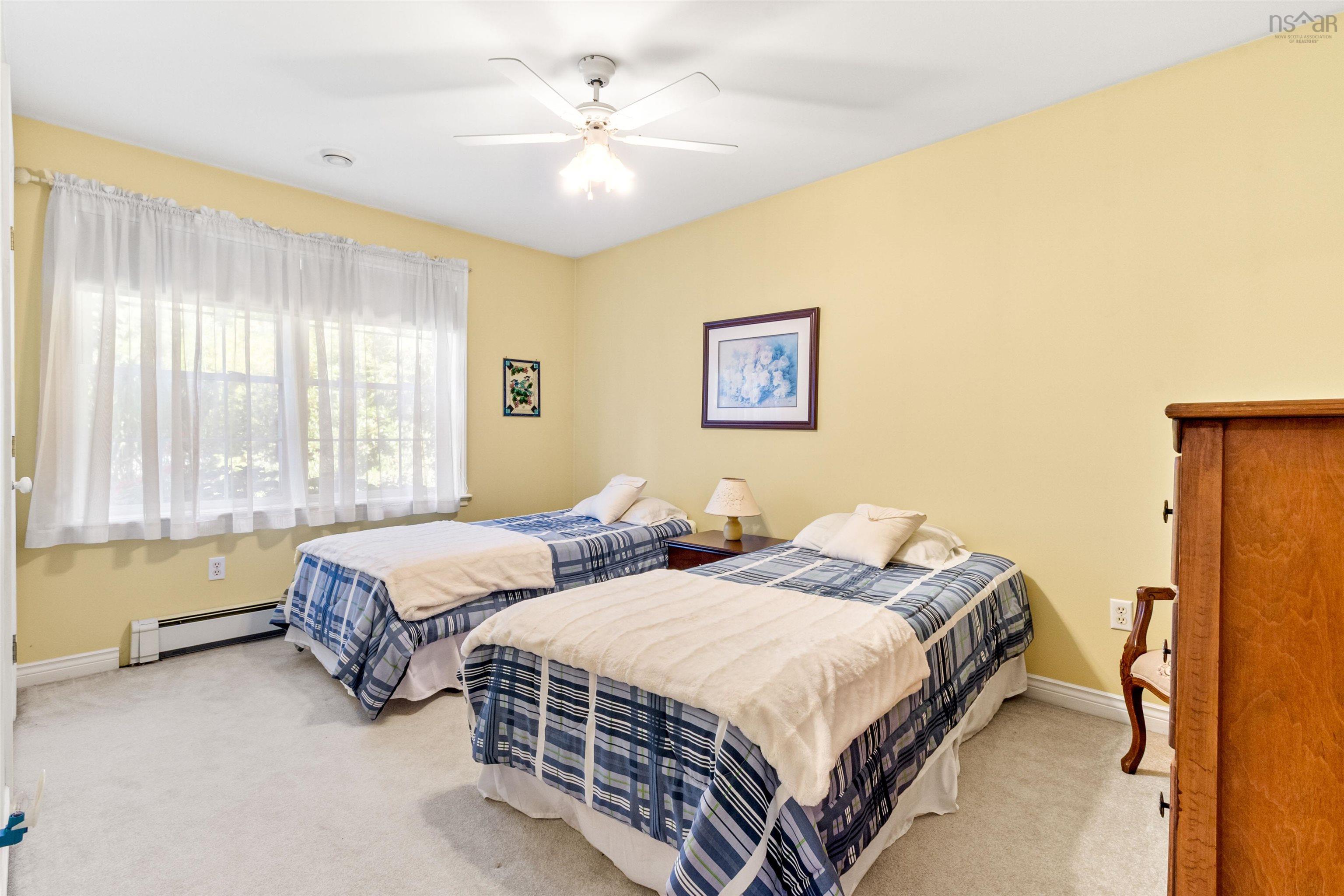 42 Canterbury Lane photo #21