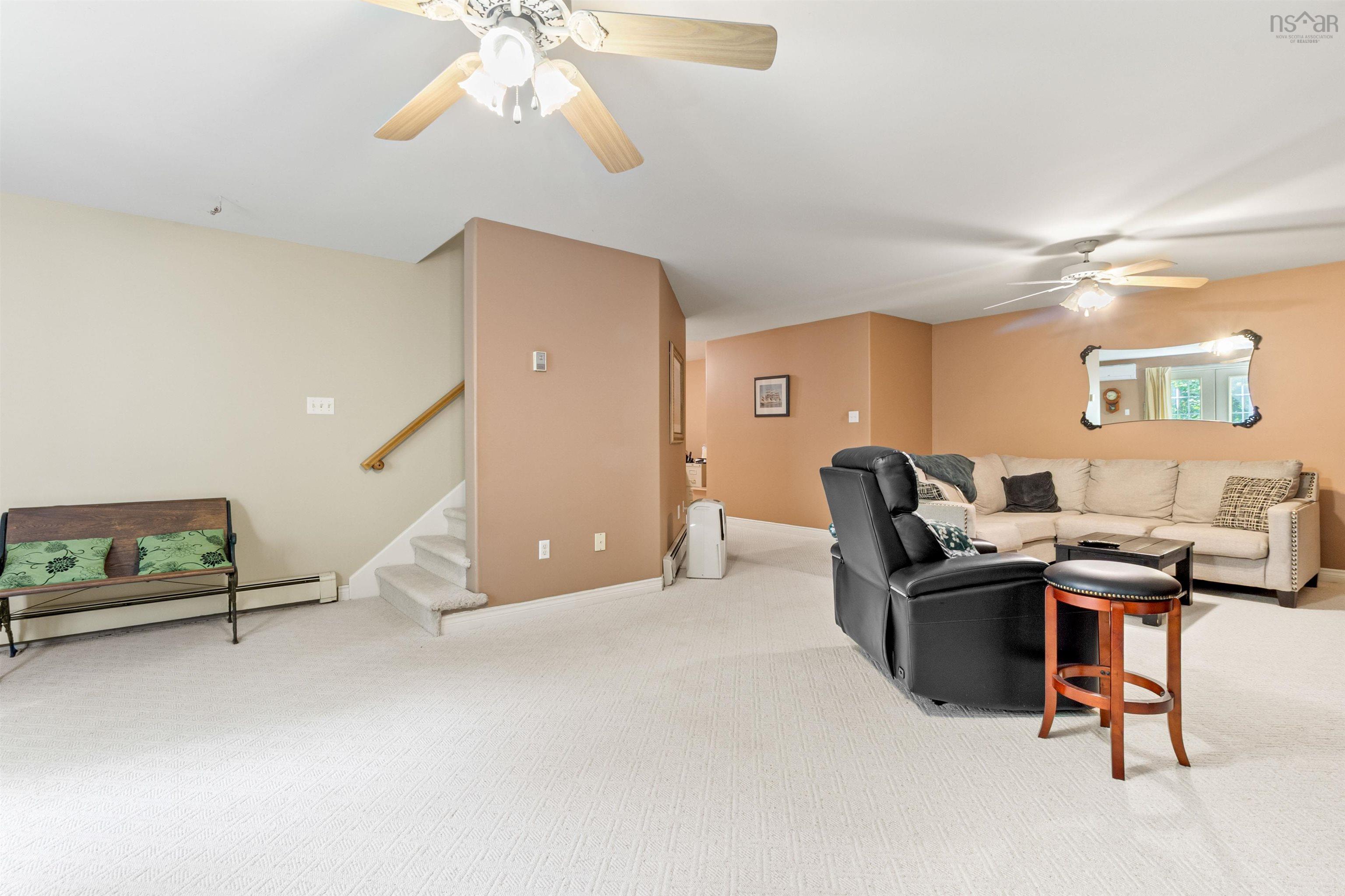 42 Canterbury Lane photo #23