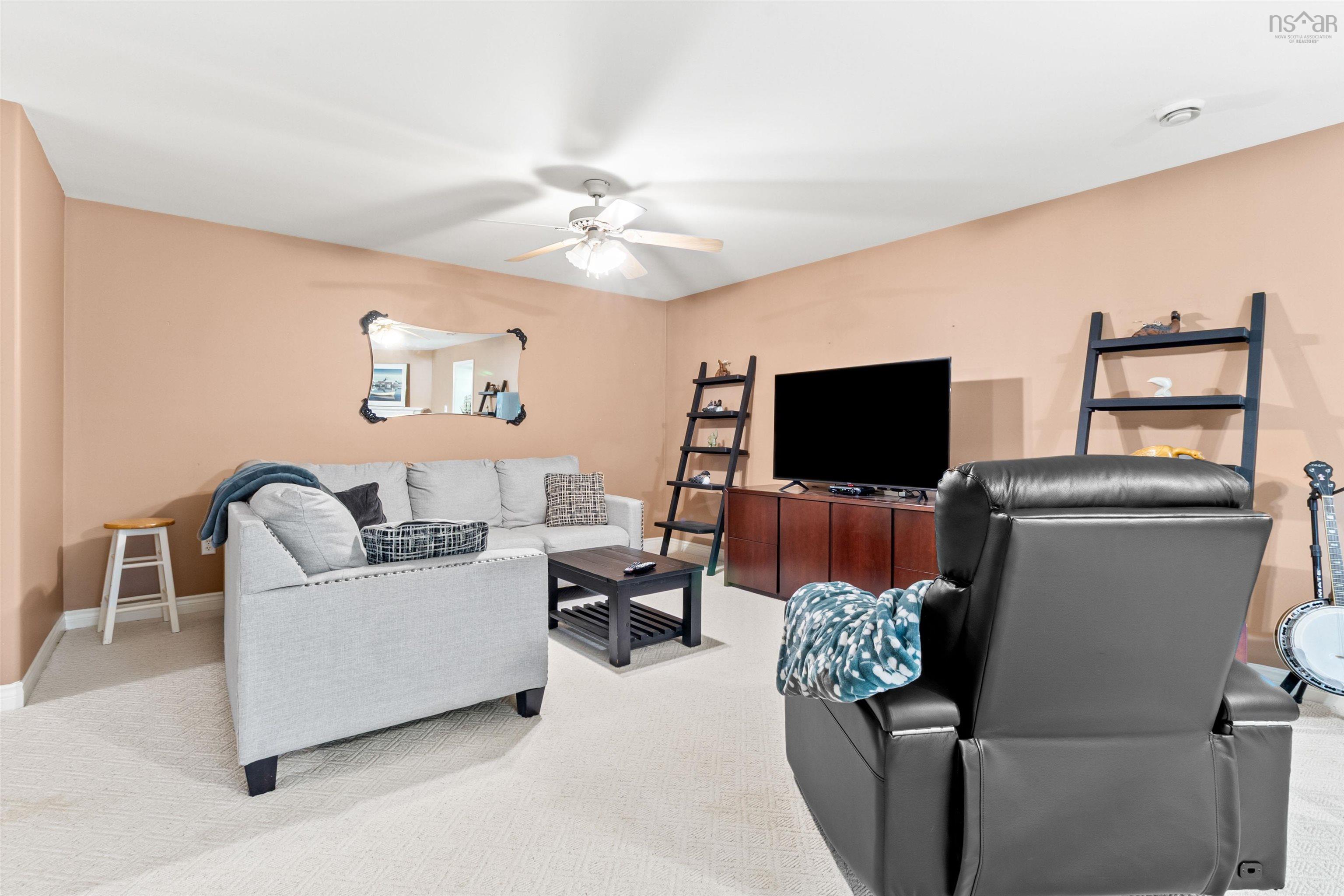 42 Canterbury Lane photo #24