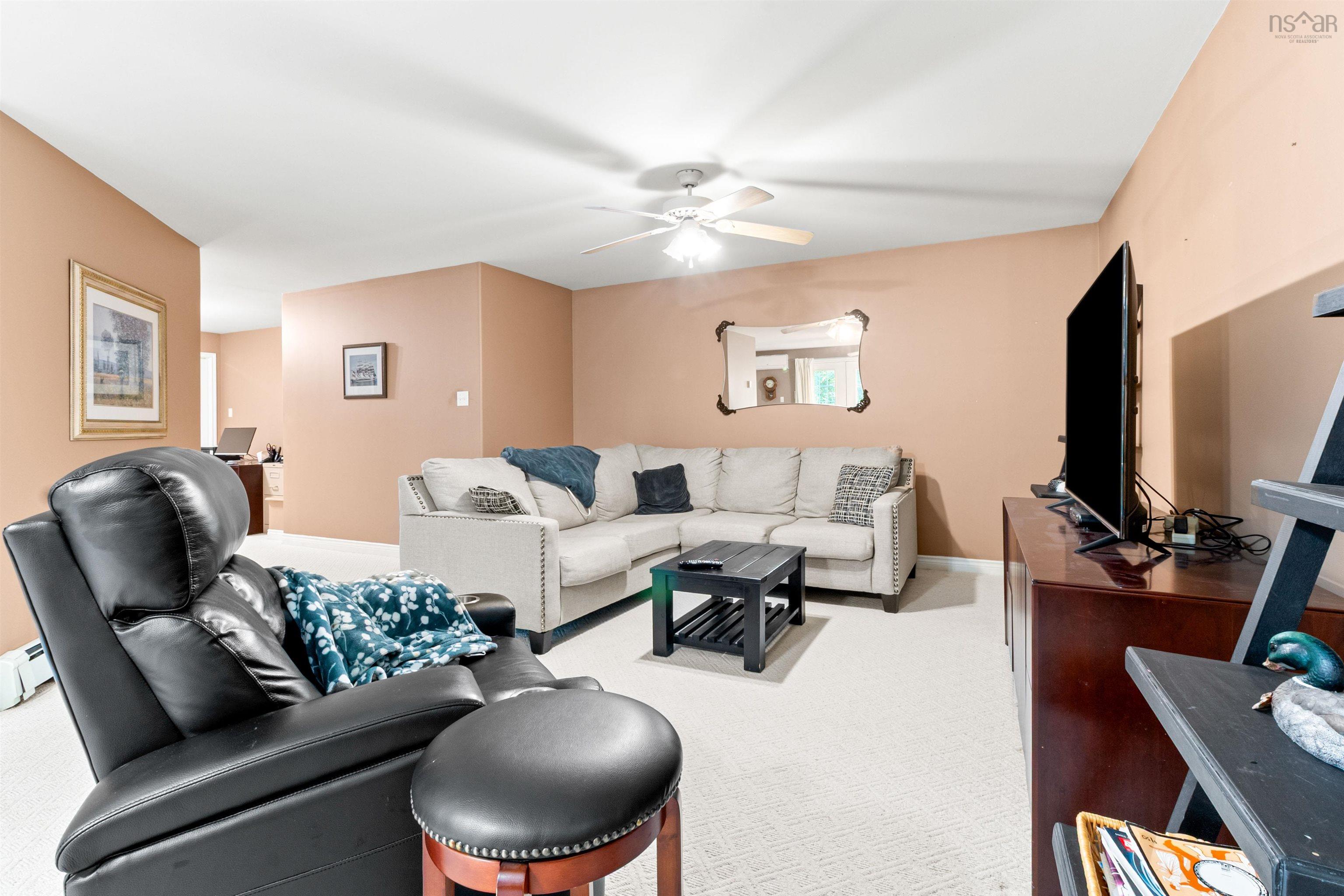 42 Canterbury Lane photo #25