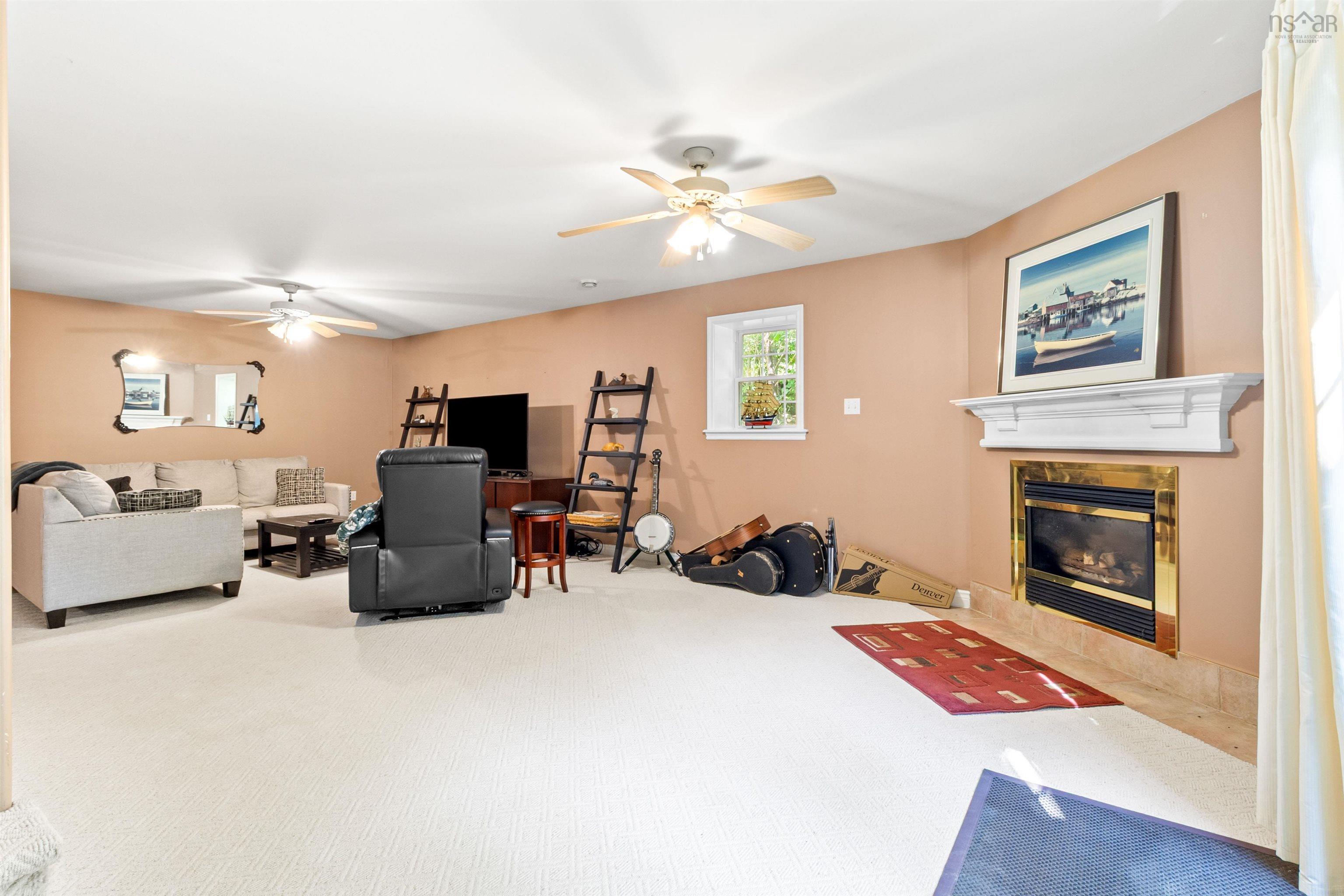 42 Canterbury Lane photo #26