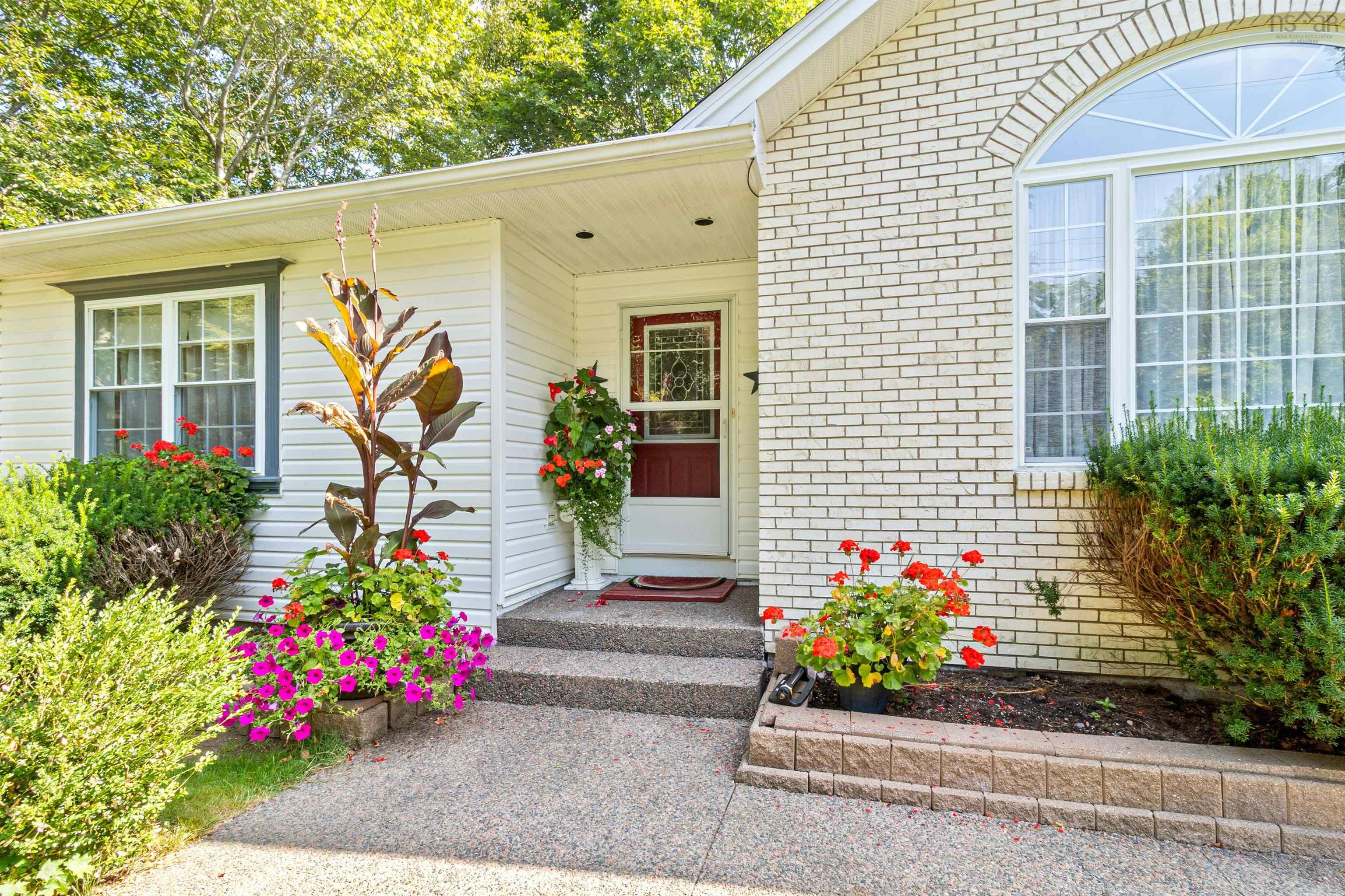 42 Canterbury Lane photo #4