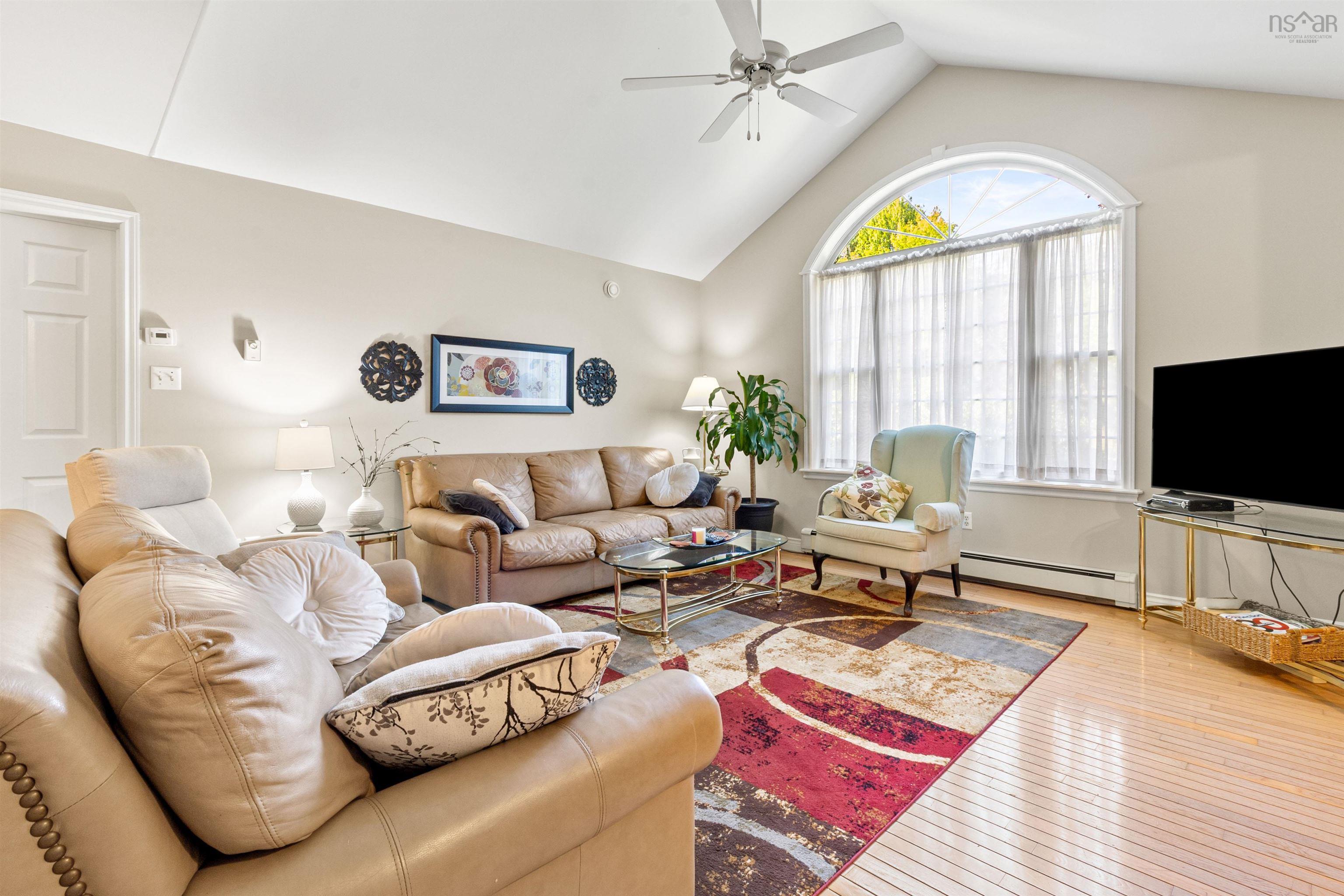 42 Canterbury Lane photo #6