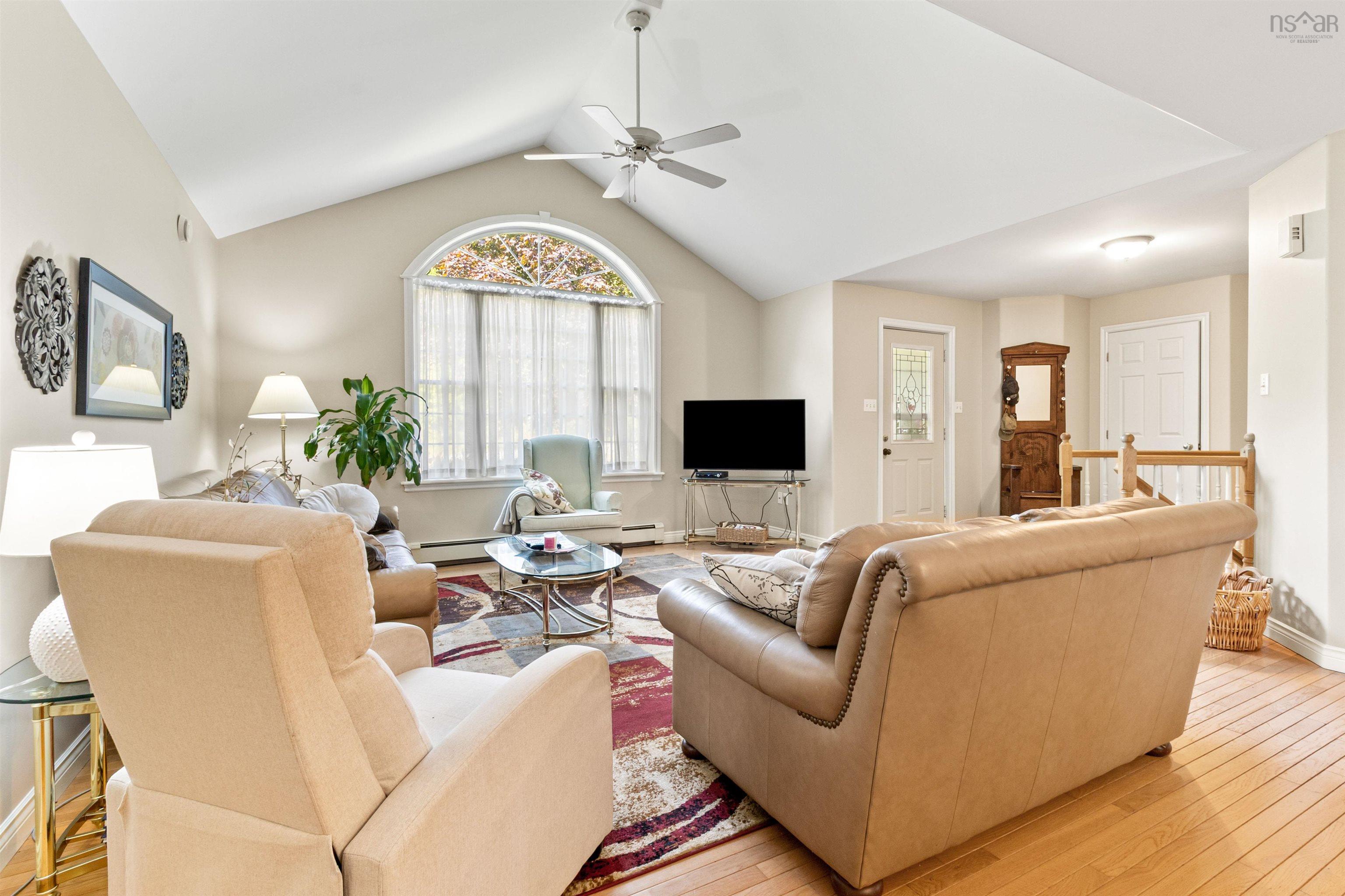 42 Canterbury Lane photo #8