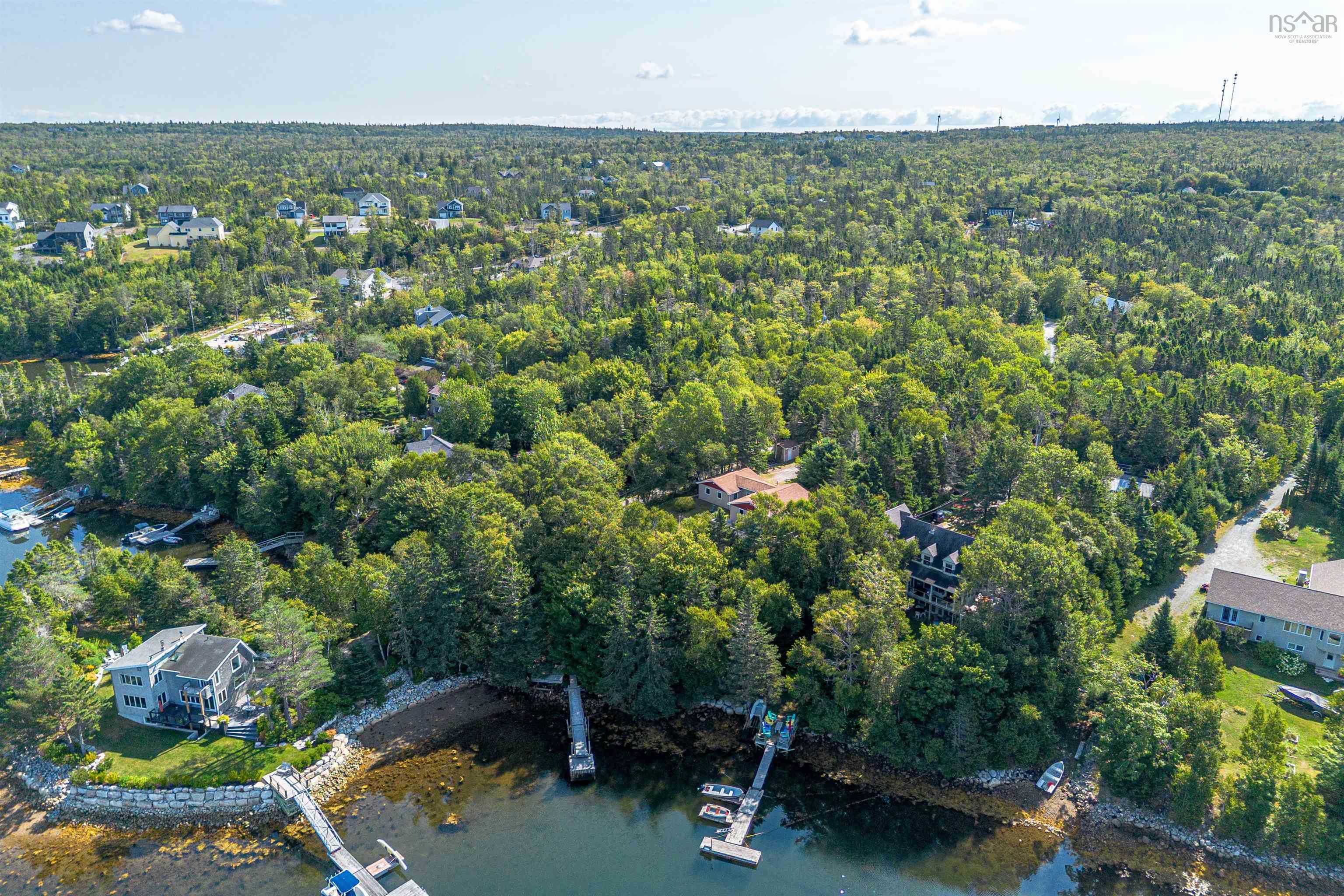 31 Seafarers Lane photo #34