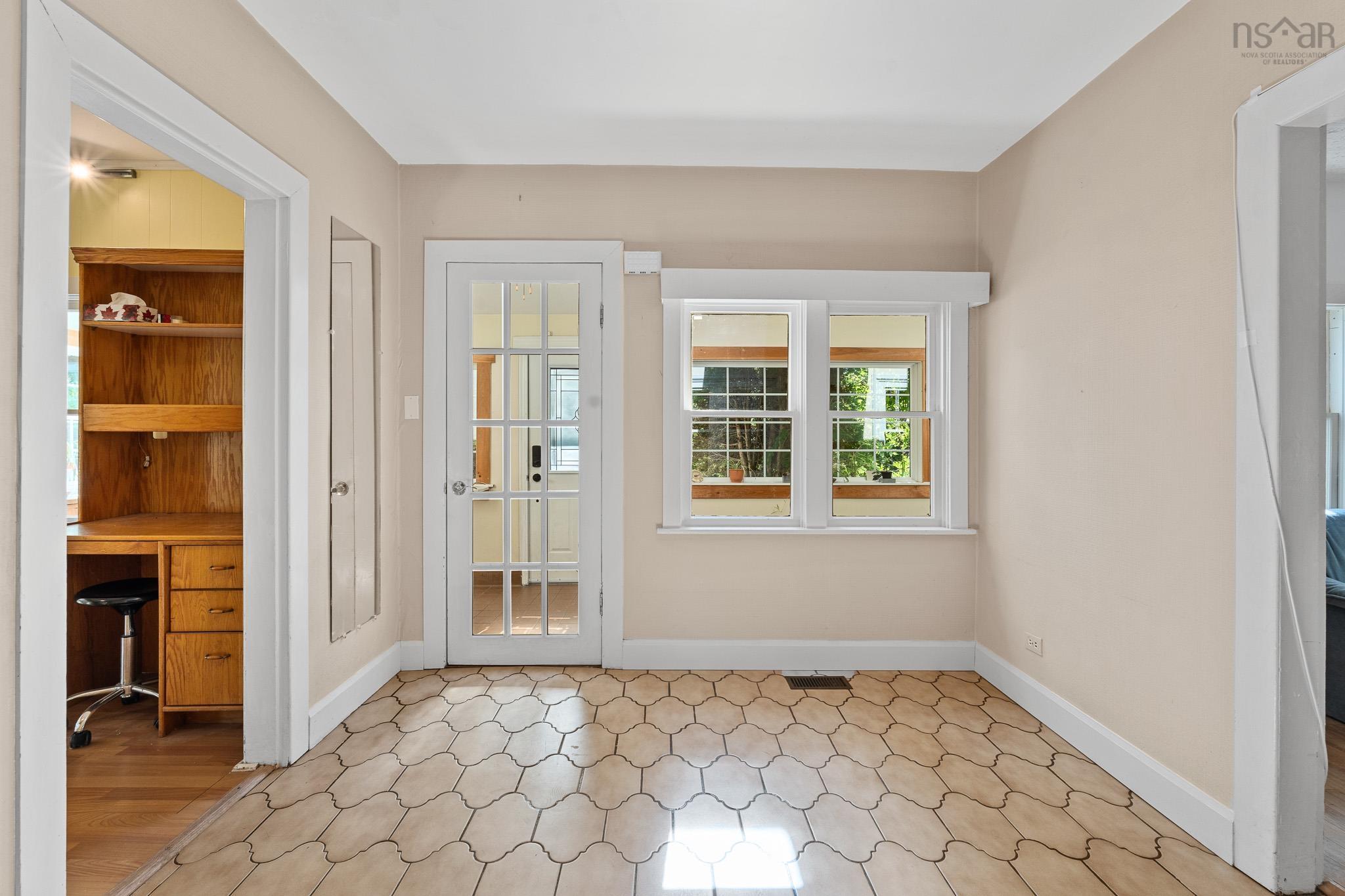 8 Emmerson Street photo #11