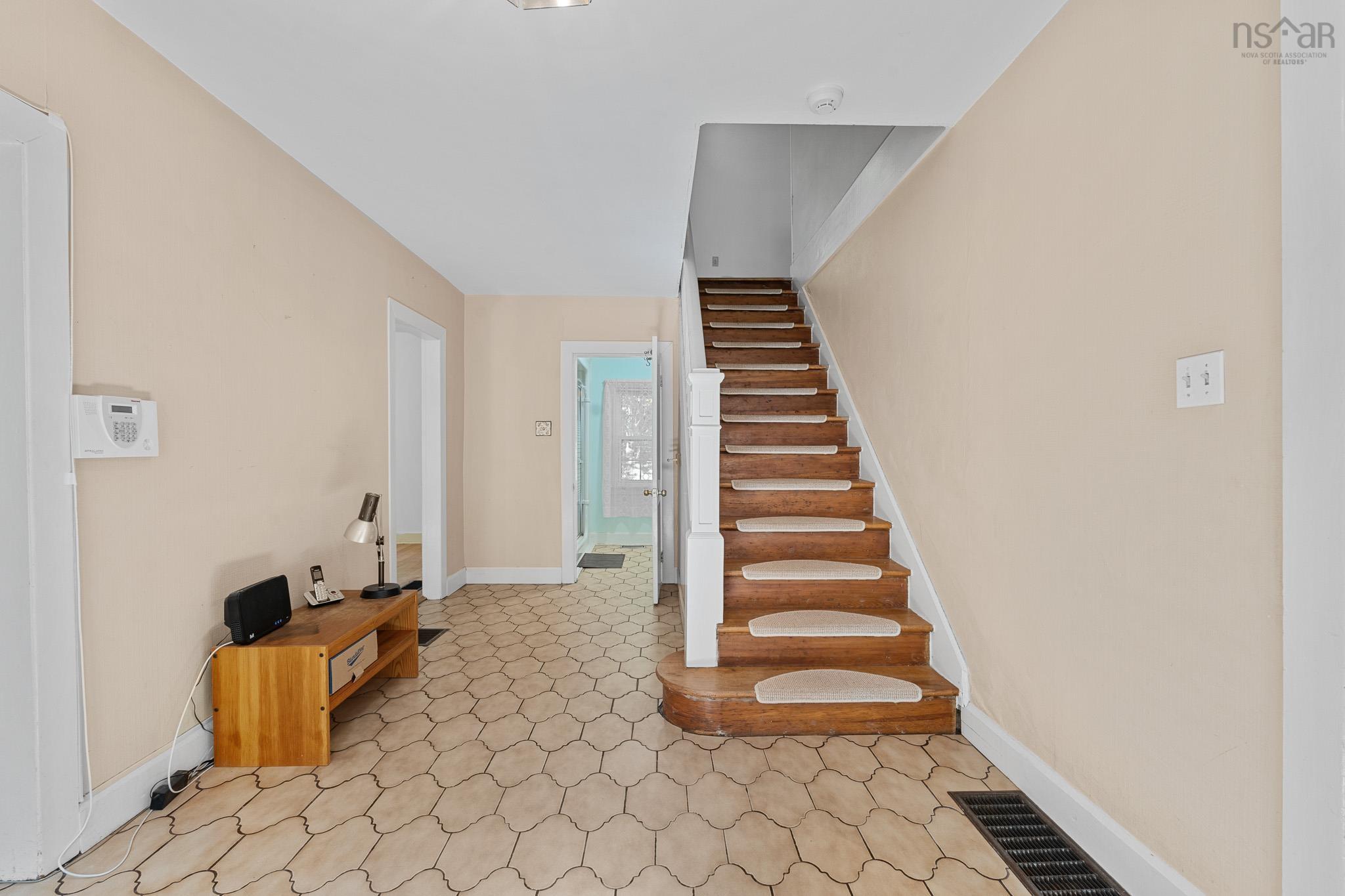 8 Emmerson Street photo #12