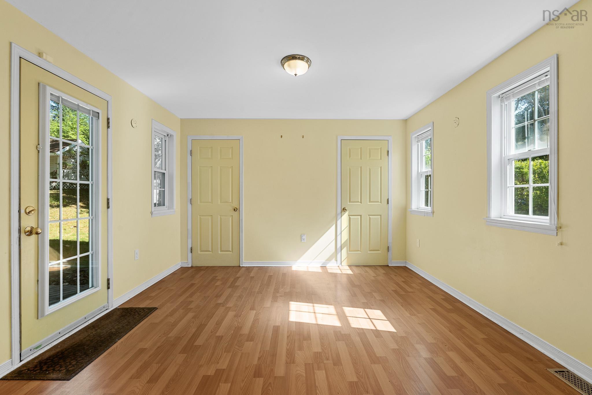 8 Emmerson Street photo #16