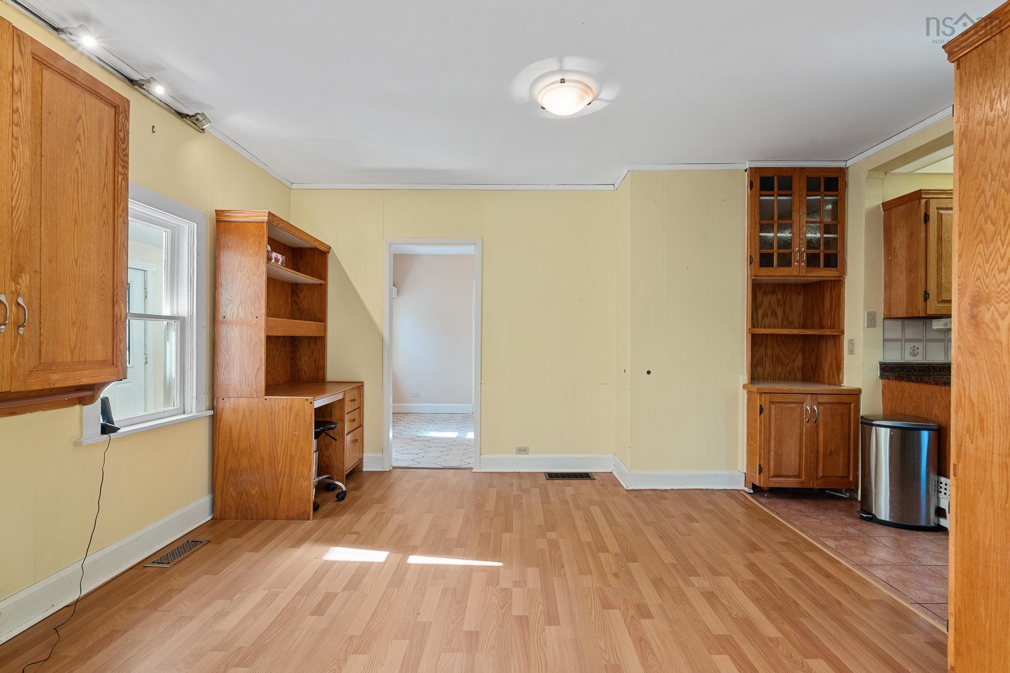 8 Emmerson Street photo #18